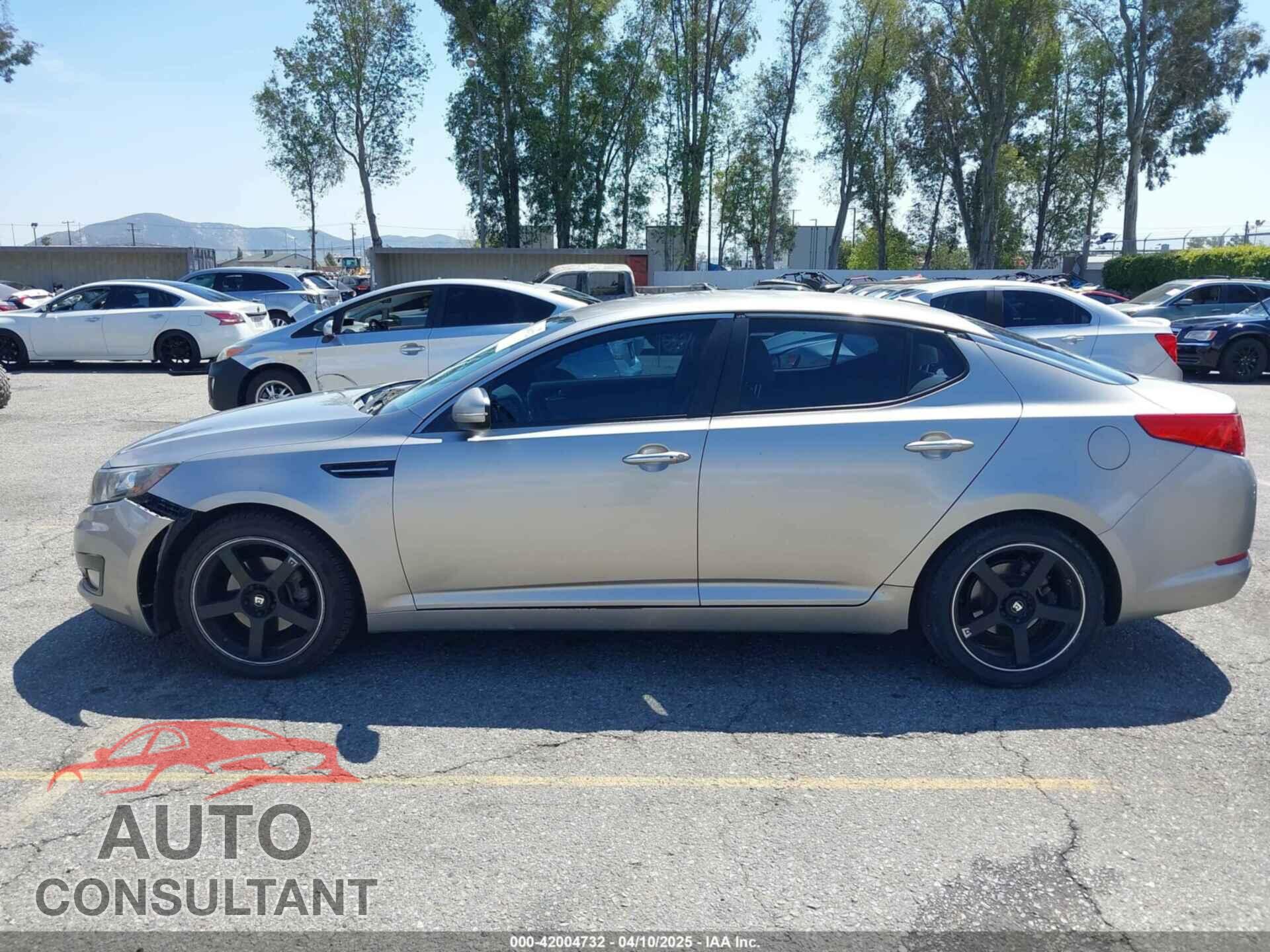 KIA OPTIMA 2011 - KNAGN4A79B5071994