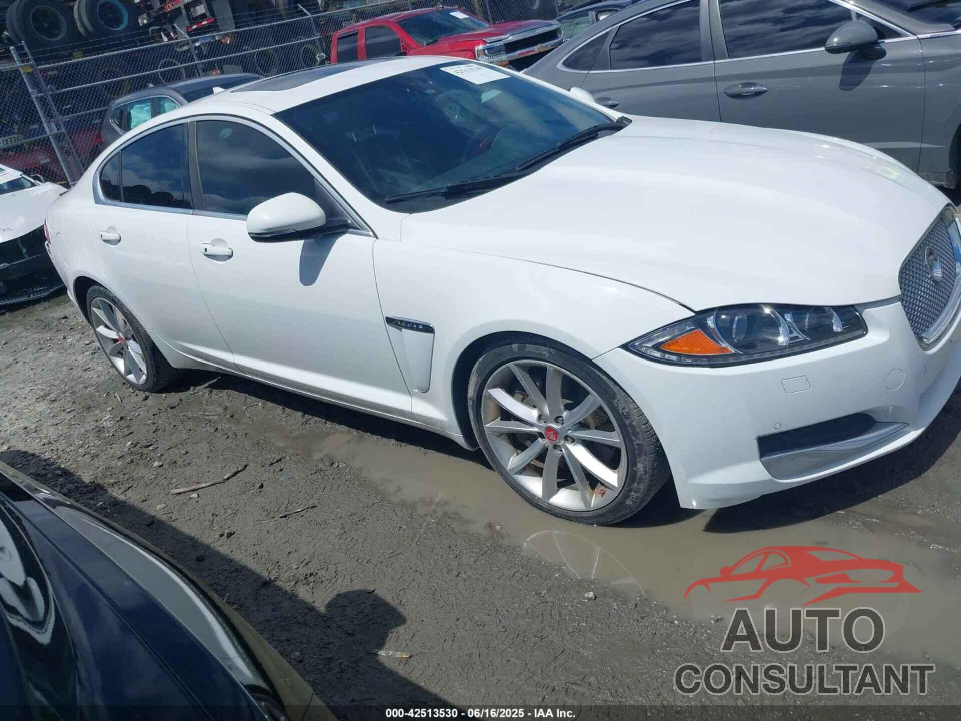 JAGUAR XF 2015 - SAJWA0F79F8U64380