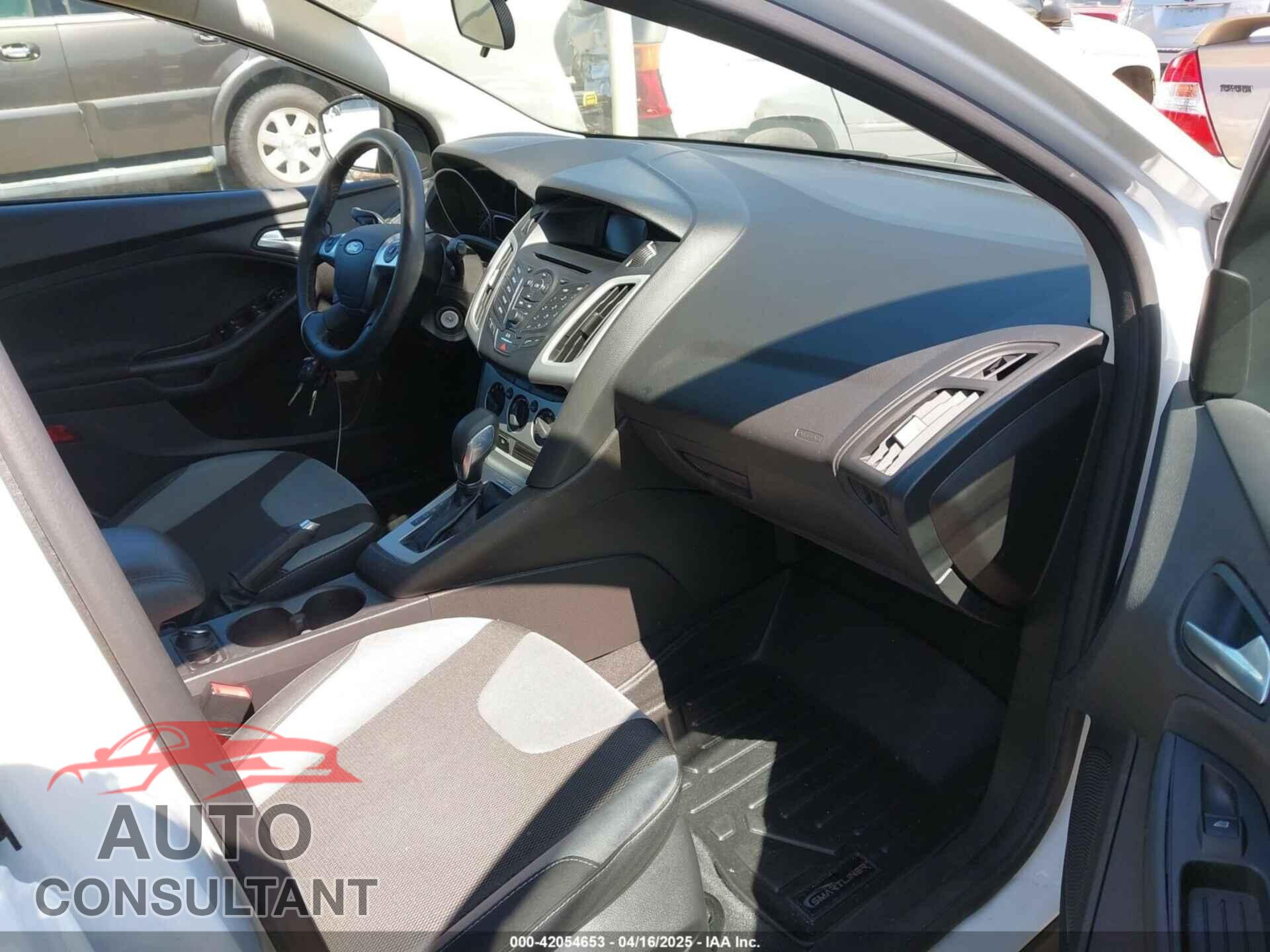FORD FOCUS 2014 - 1FADP3K22EL454565
