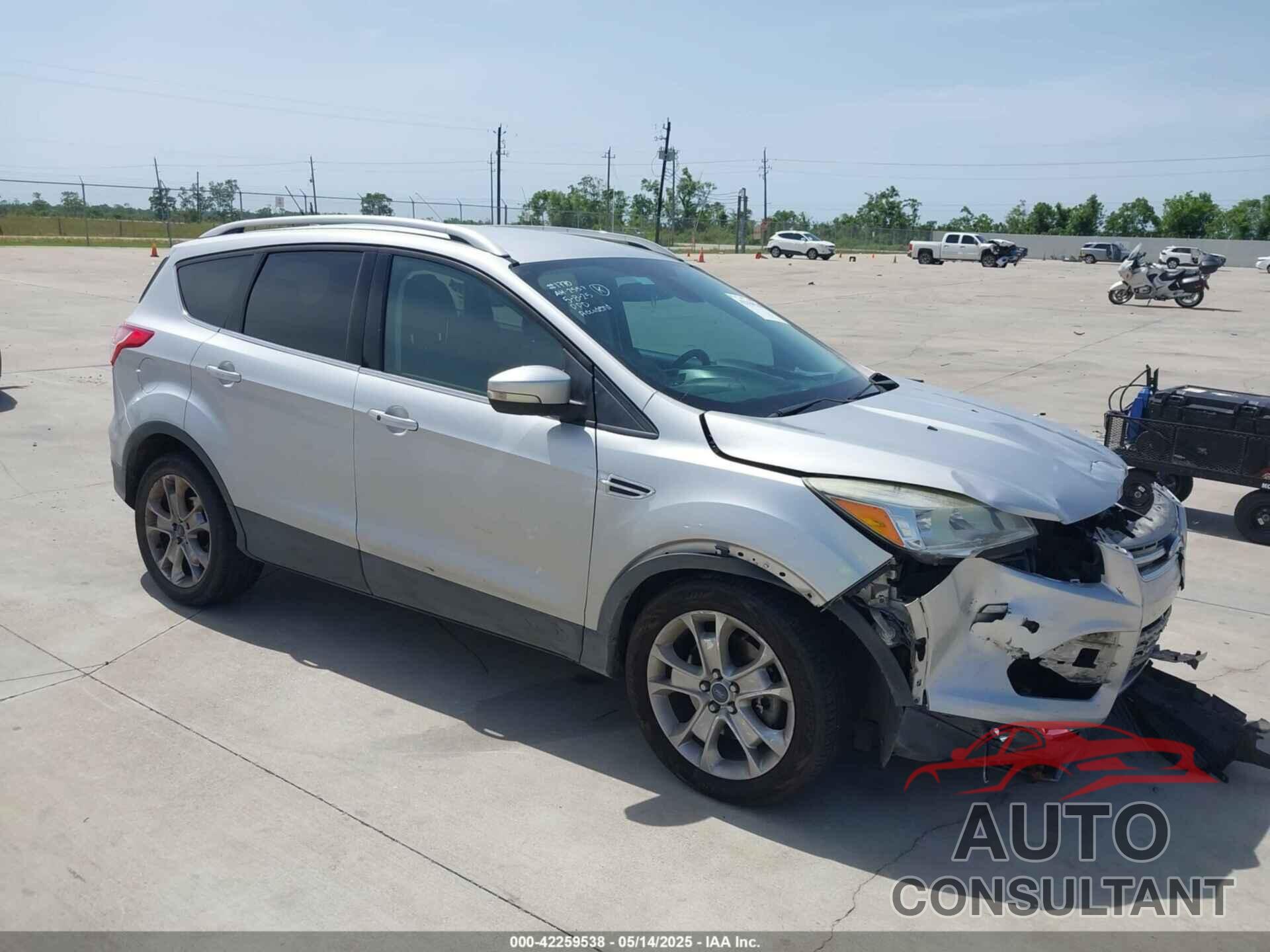 FORD ESCAPE 2015 - 1FMCU9JX3FUA50972