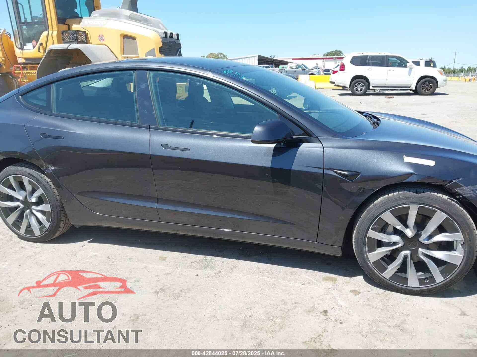 TESLA MODEL 3 2025 - 5YJ3E1EAXSF038636