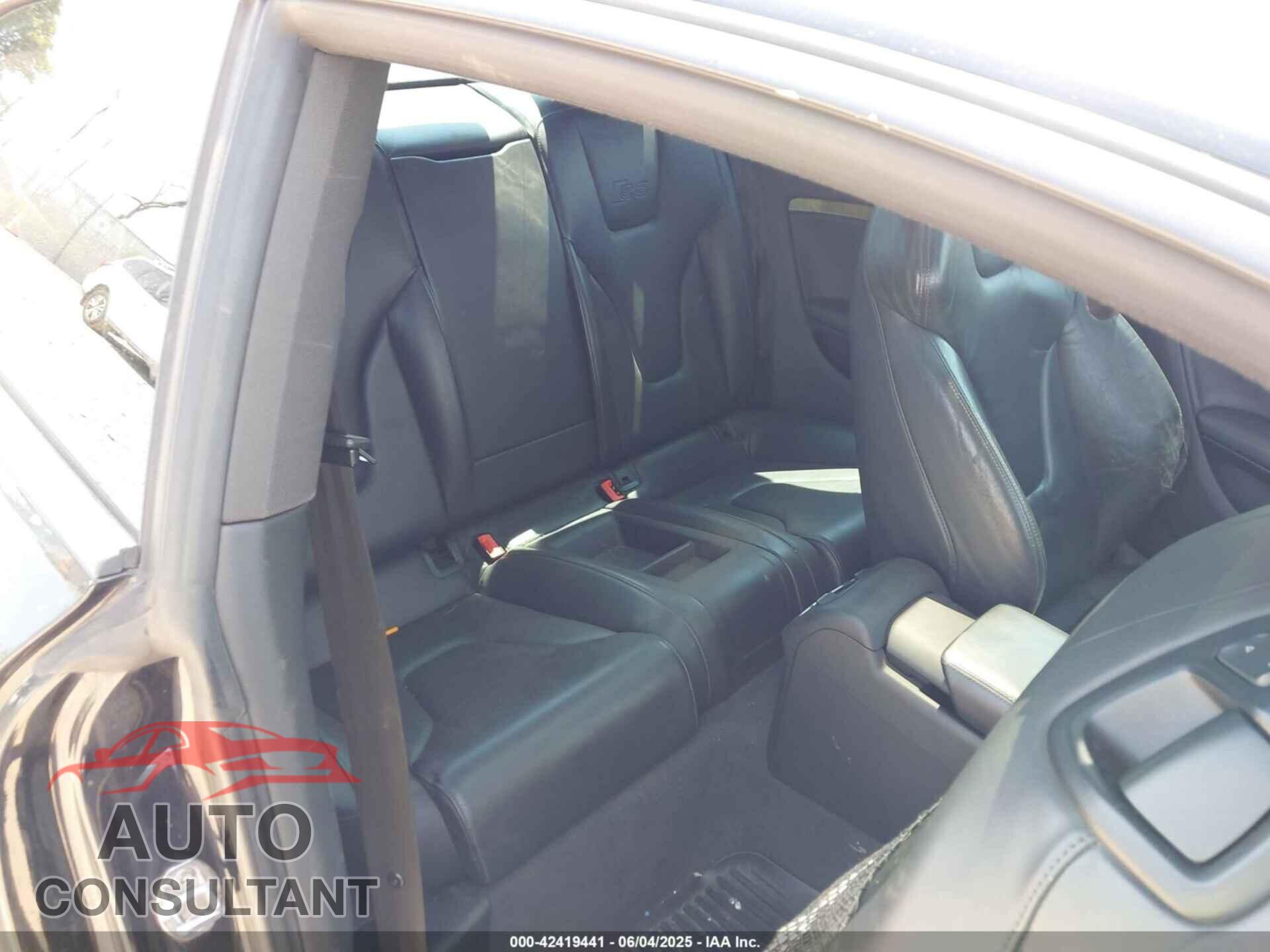 AUDI S5 2011 - WAUCVAFR4BA044801