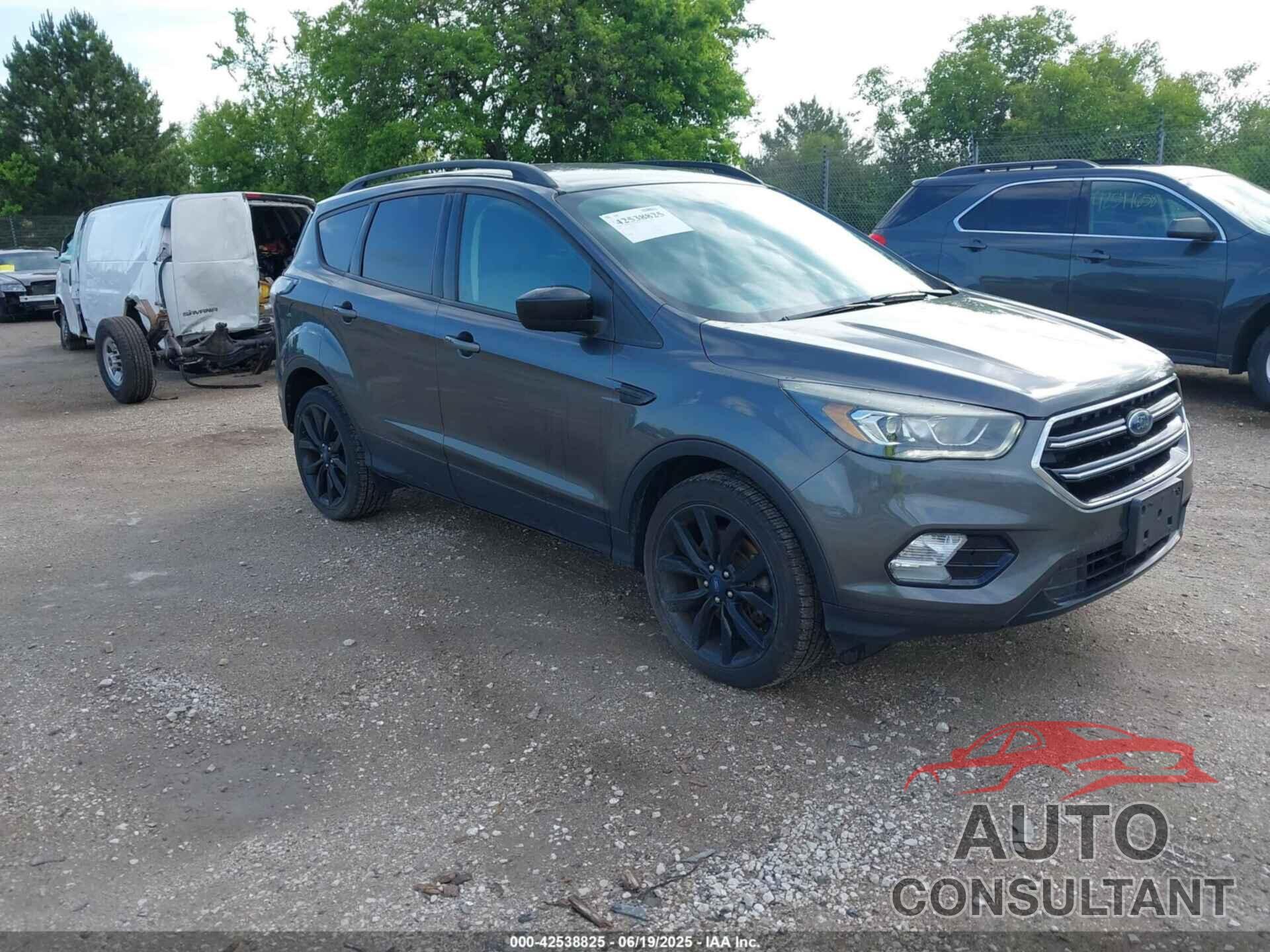 FORD ESCAPE 2017 - 1FMCU9GD9HUA20911