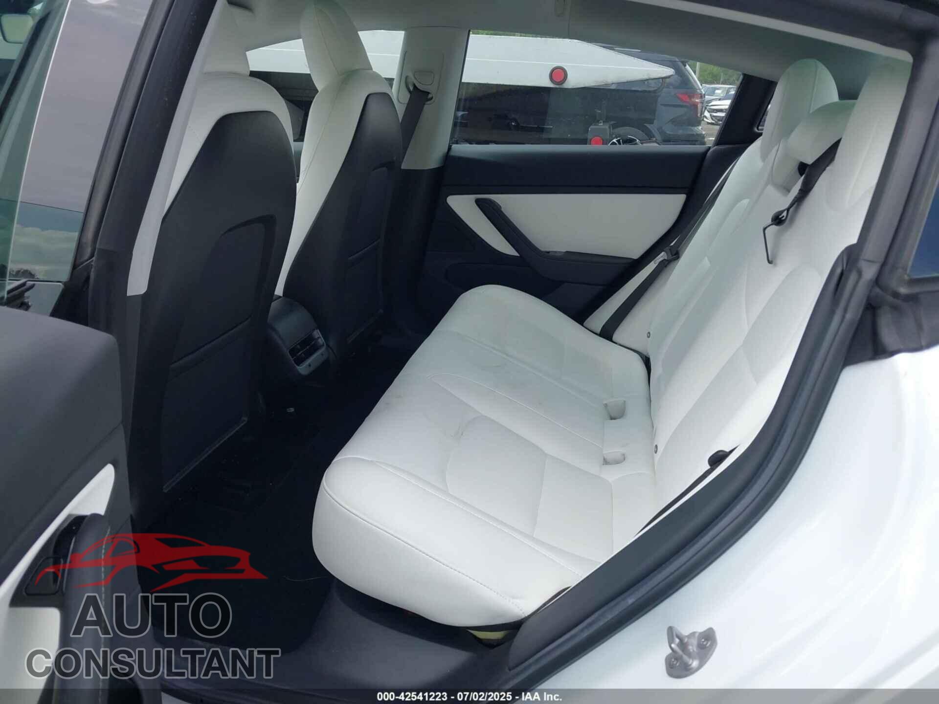 TESLA MODEL 3 2018 - 5YJ3E1EB0JF098108