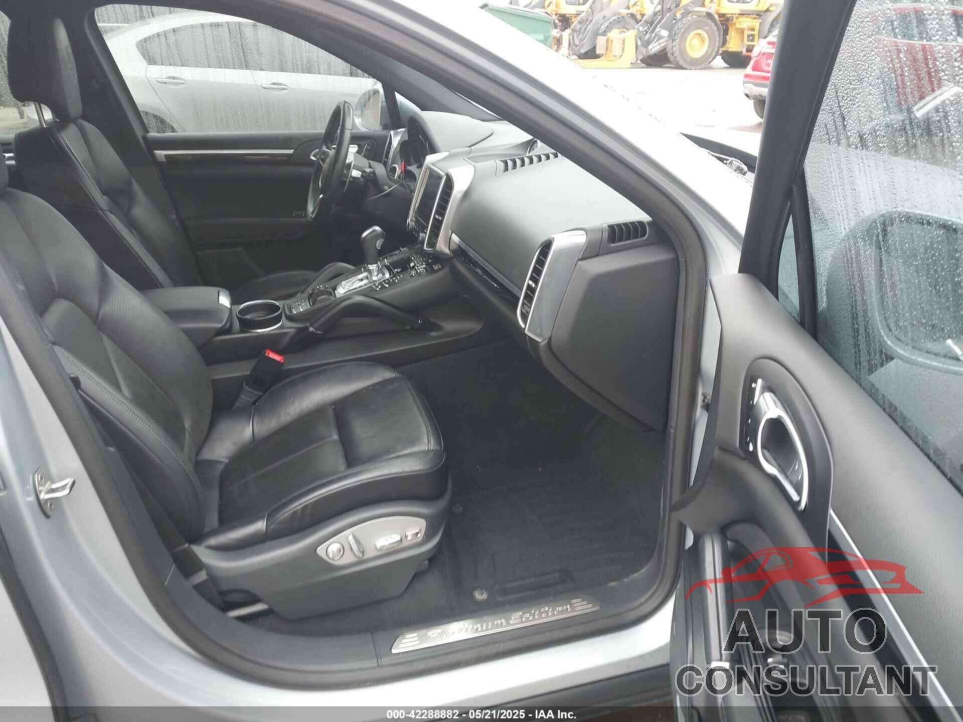 PORSCHE CAYENNE 2017 - WP1AA2A25HKA80522