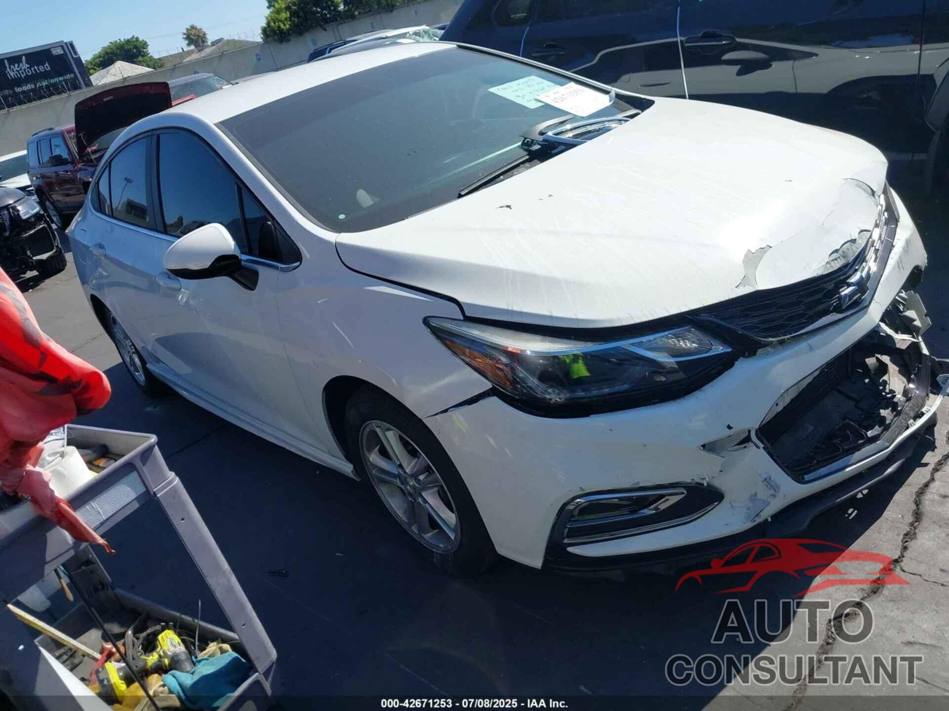CHEVROLET CRUZE 2018 - 1G1BE5SM2J7243849