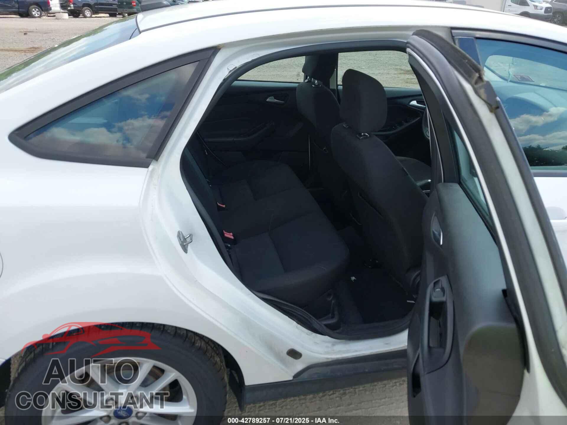 FORD FOCUS 2015 - 1FADP3F27FL202192