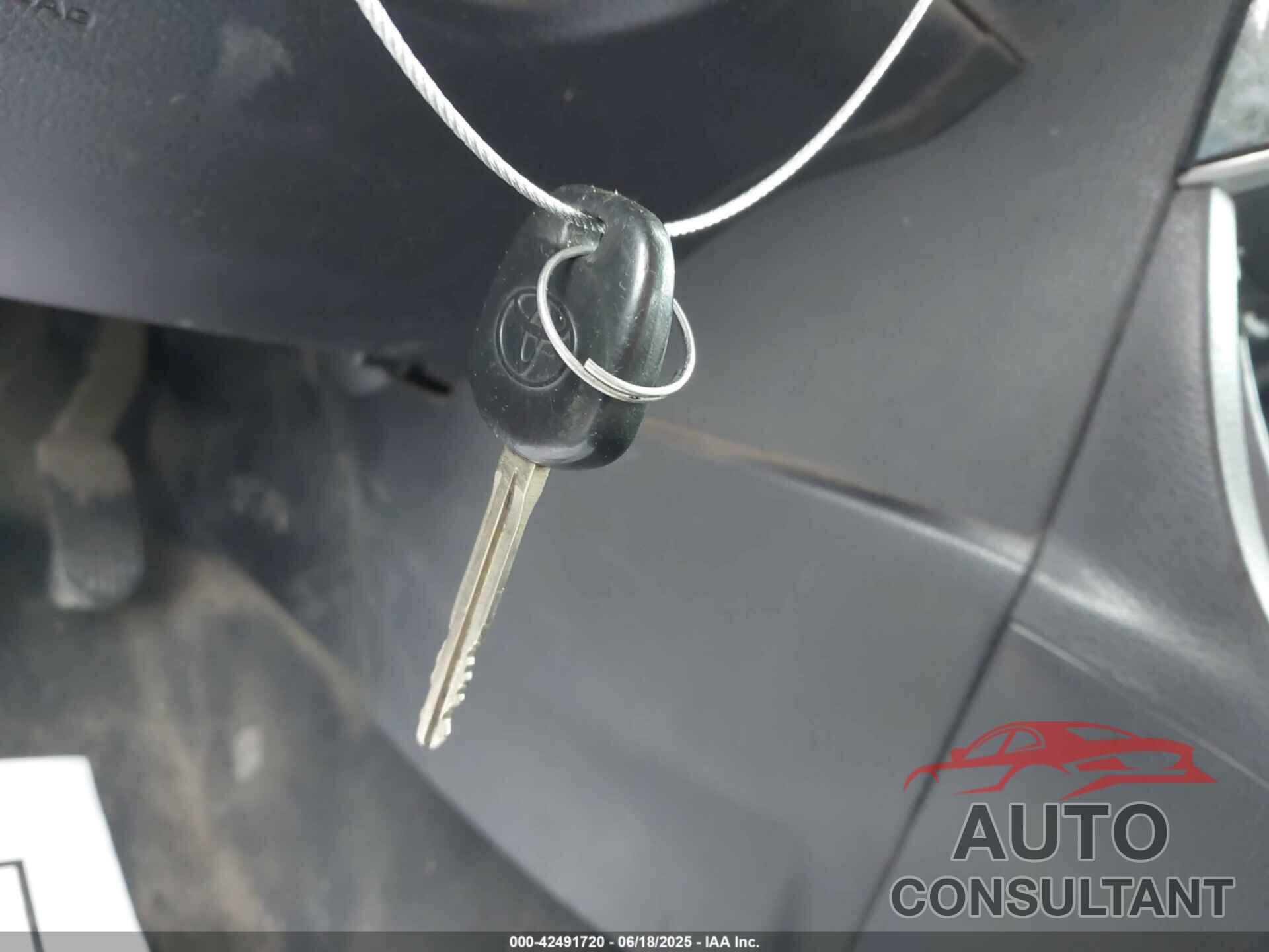 TOYOTA COROLLA 2017 - 2T1BURHE5HC855733
