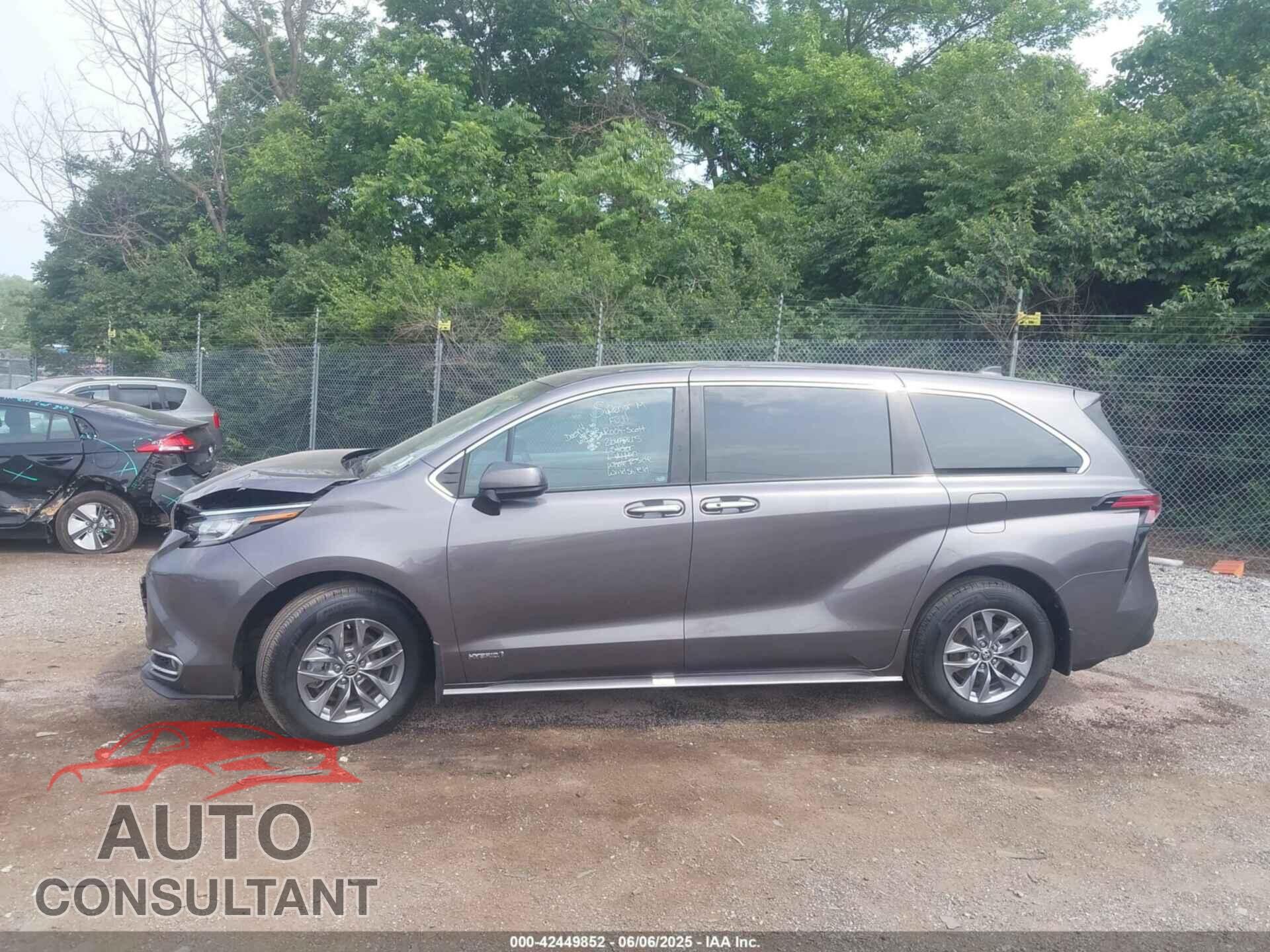 TOYOTA SIENNA 2021 - 5TDYSKFC9MS014413