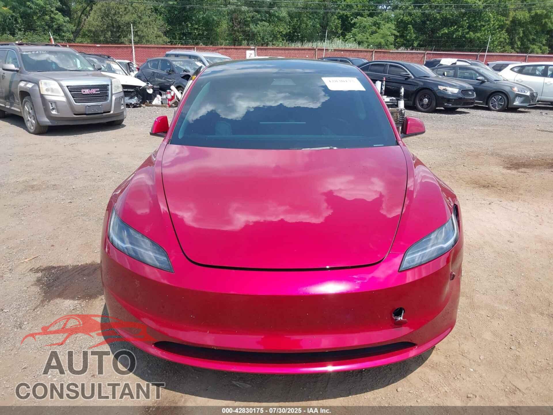 TESLA MODEL 3 2025 - 5YJ3E1EB4SF879117