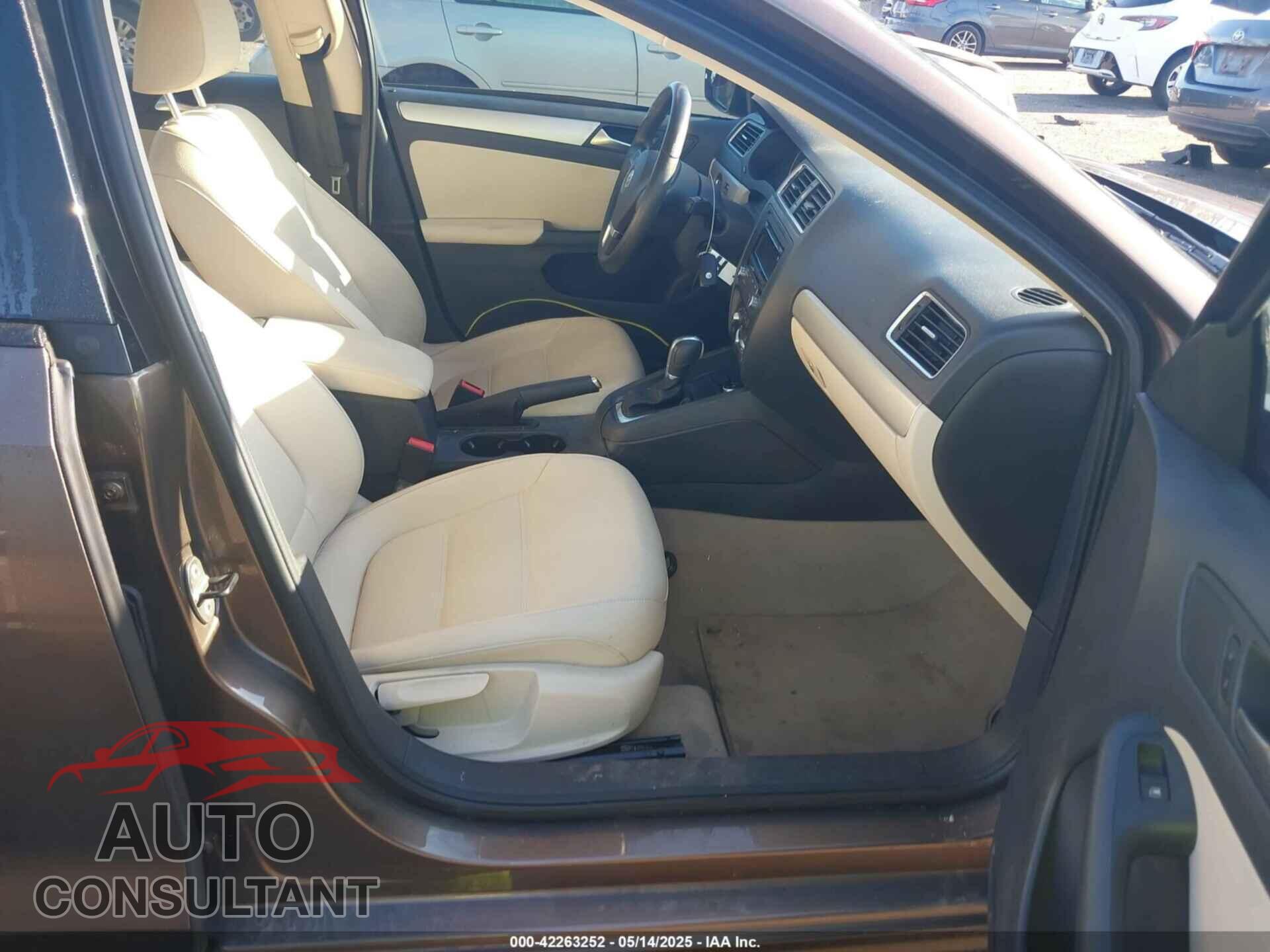 VOLKSWAGEN JETTA 2012 - 3VWLL7AJ7CM081288