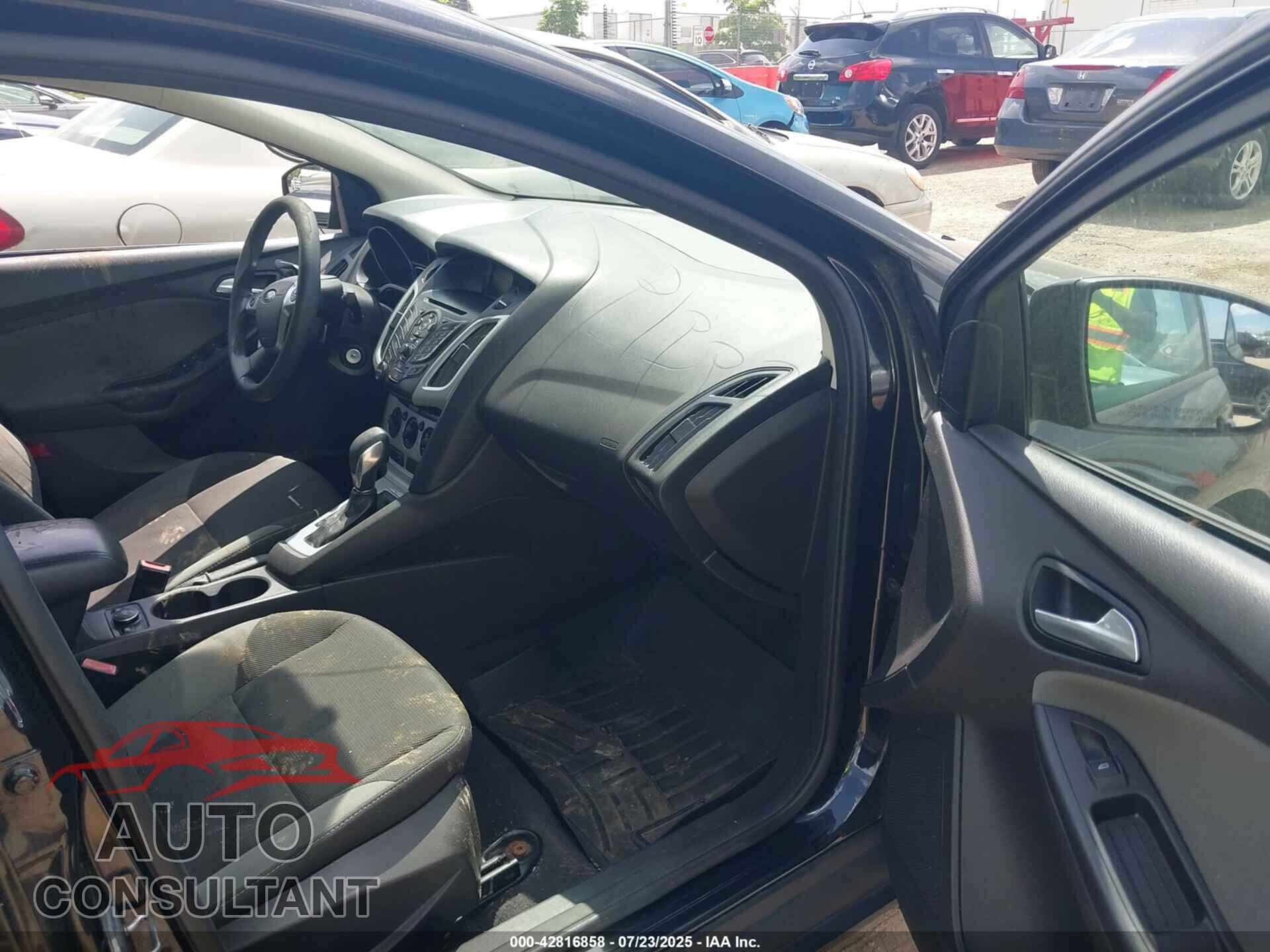 FORD FOCUS 2012 - 1FAHP3F22CL420926