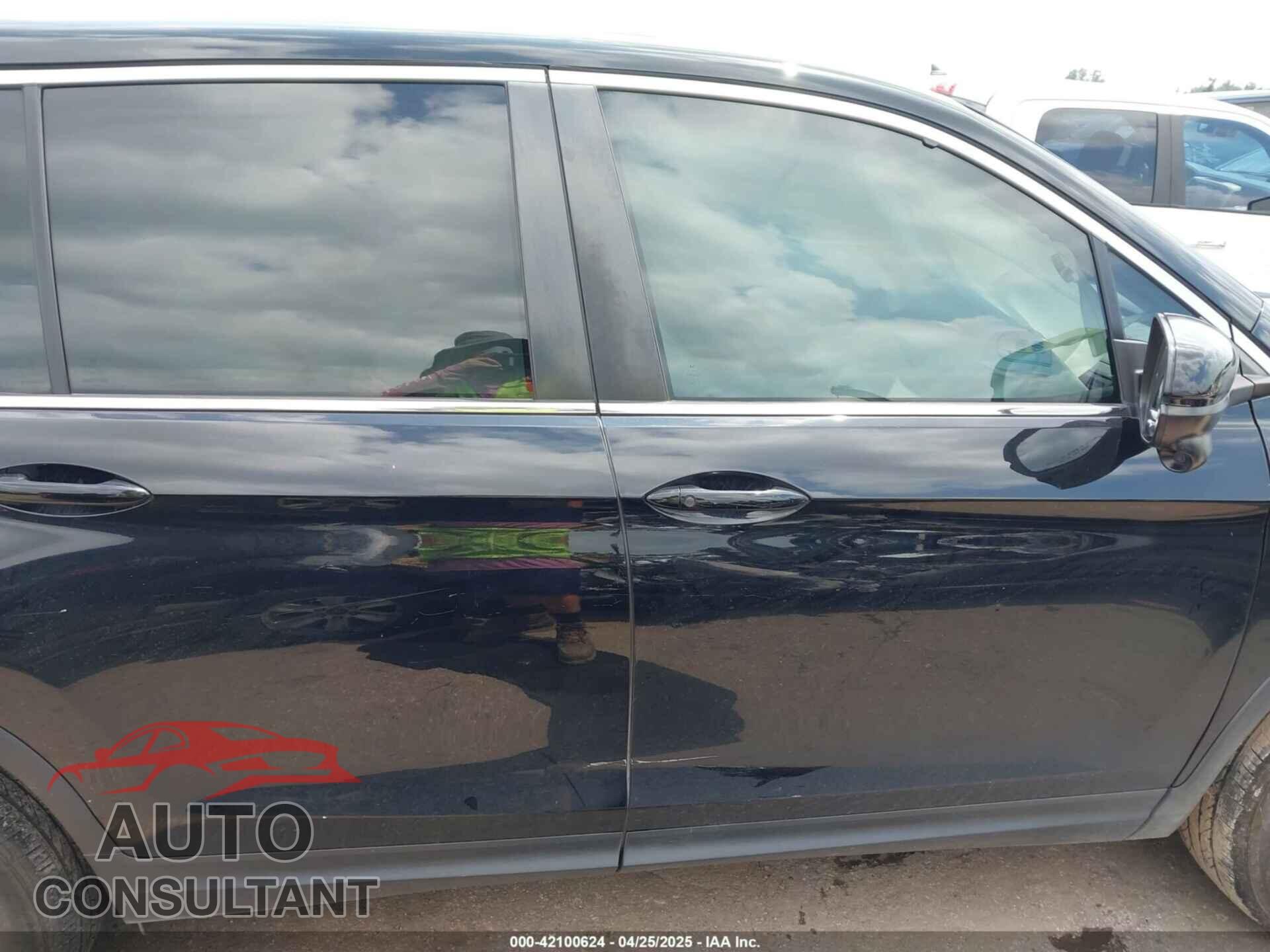 HONDA PILOT 2017 - 5FNYF5H52HB010752