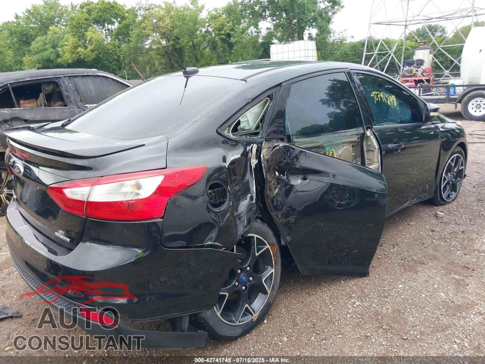FORD FOCUS 2013 - 1FADP3F2XDL117375