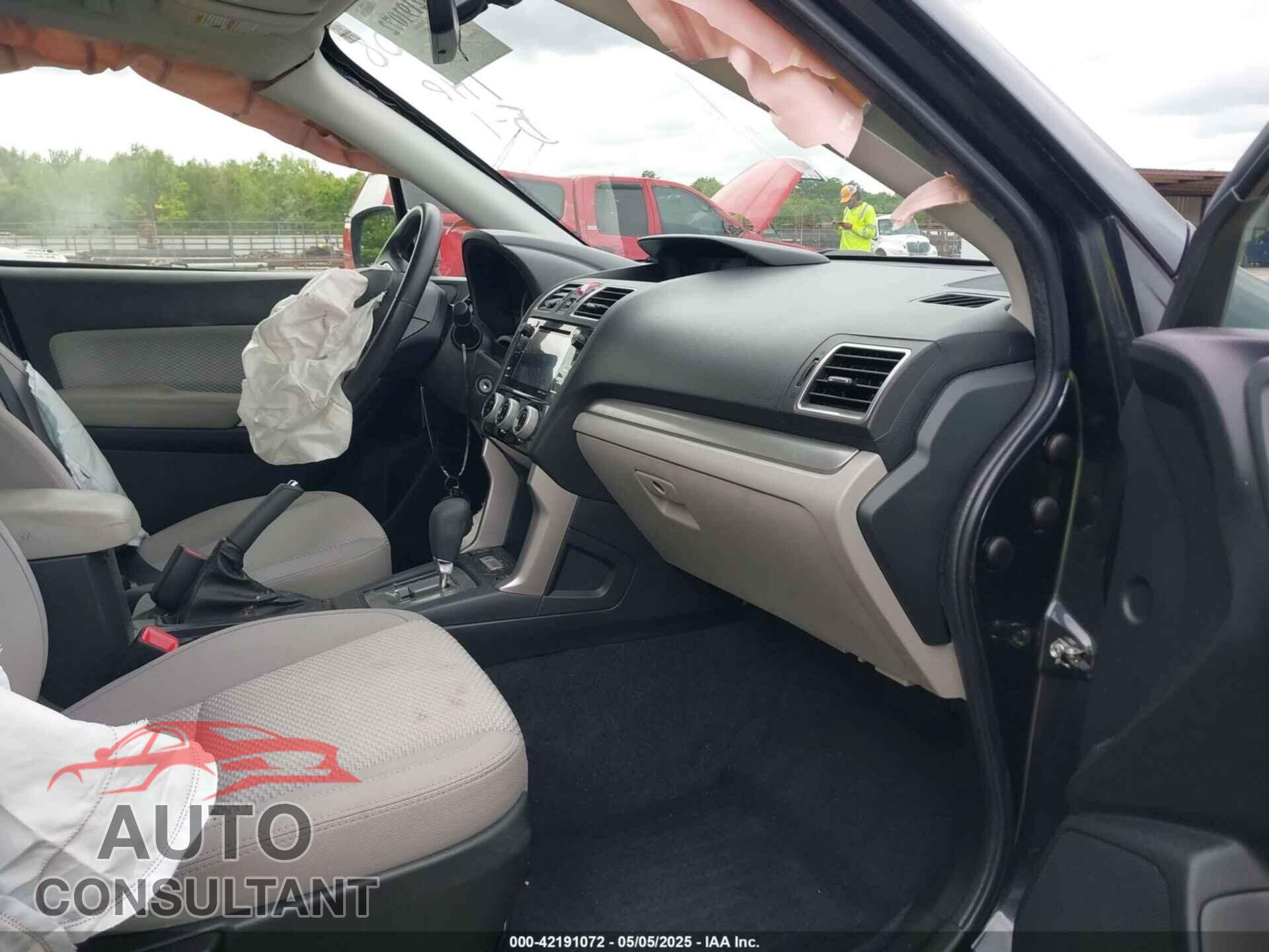 SUBARU FORESTER 2017 - JF2SJAEC1HH452908