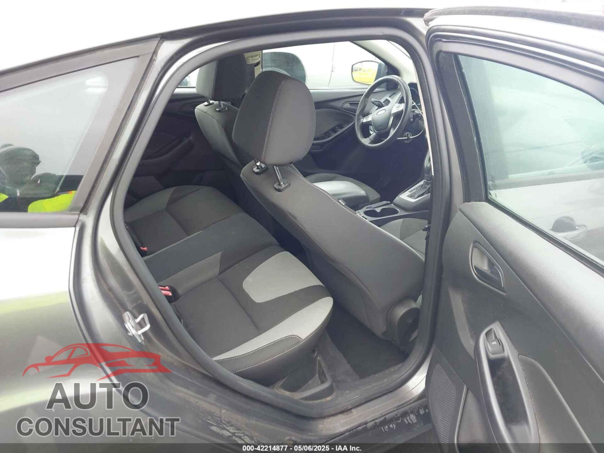 FORD FOCUS 2012 - 1FAHP3K22CL400956