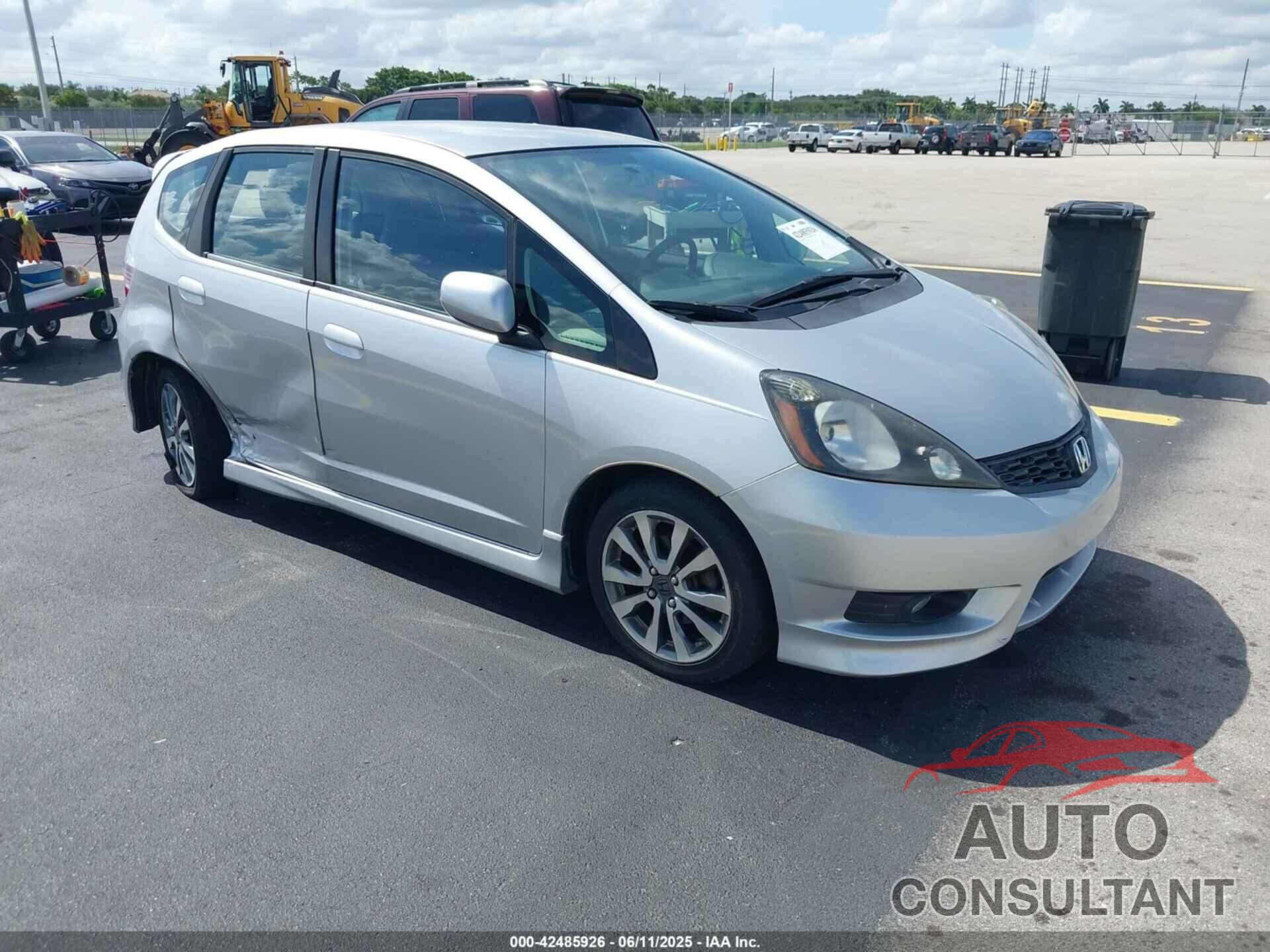 HONDA FIT 2013 - JHMGE8H53DC038811