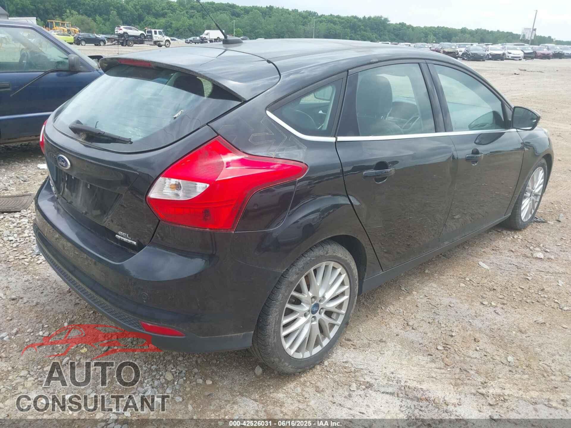 FORD FOCUS 2012 - 1FAHP3M27CL409245