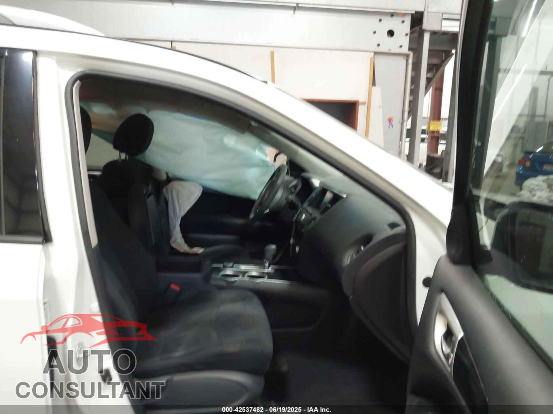 NISSAN PATHFINDER 2015 - 5N1AR2MM6FC643961