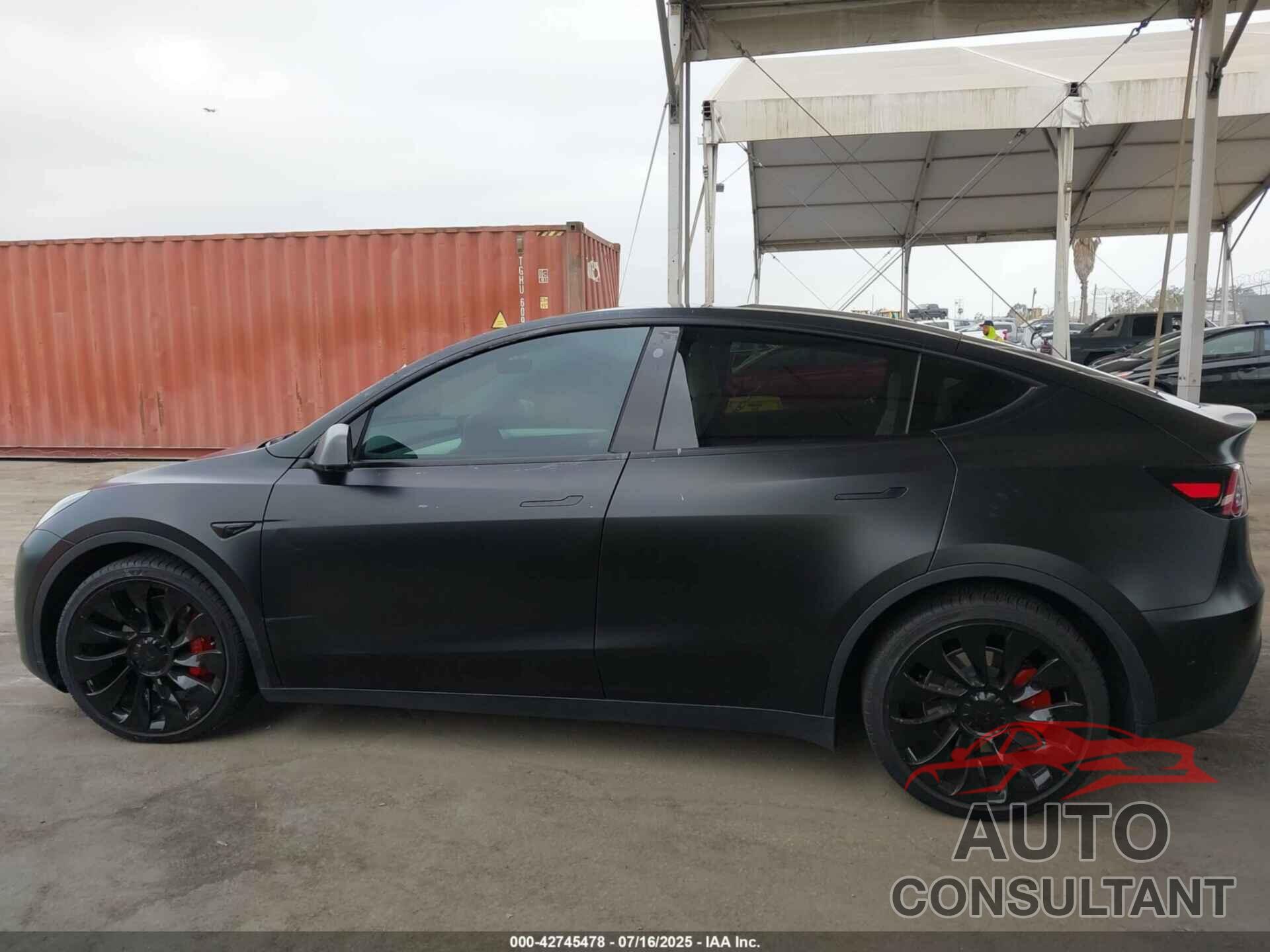 TESLA MODEL Y 2023 - 7SAYGDEF2PF659490