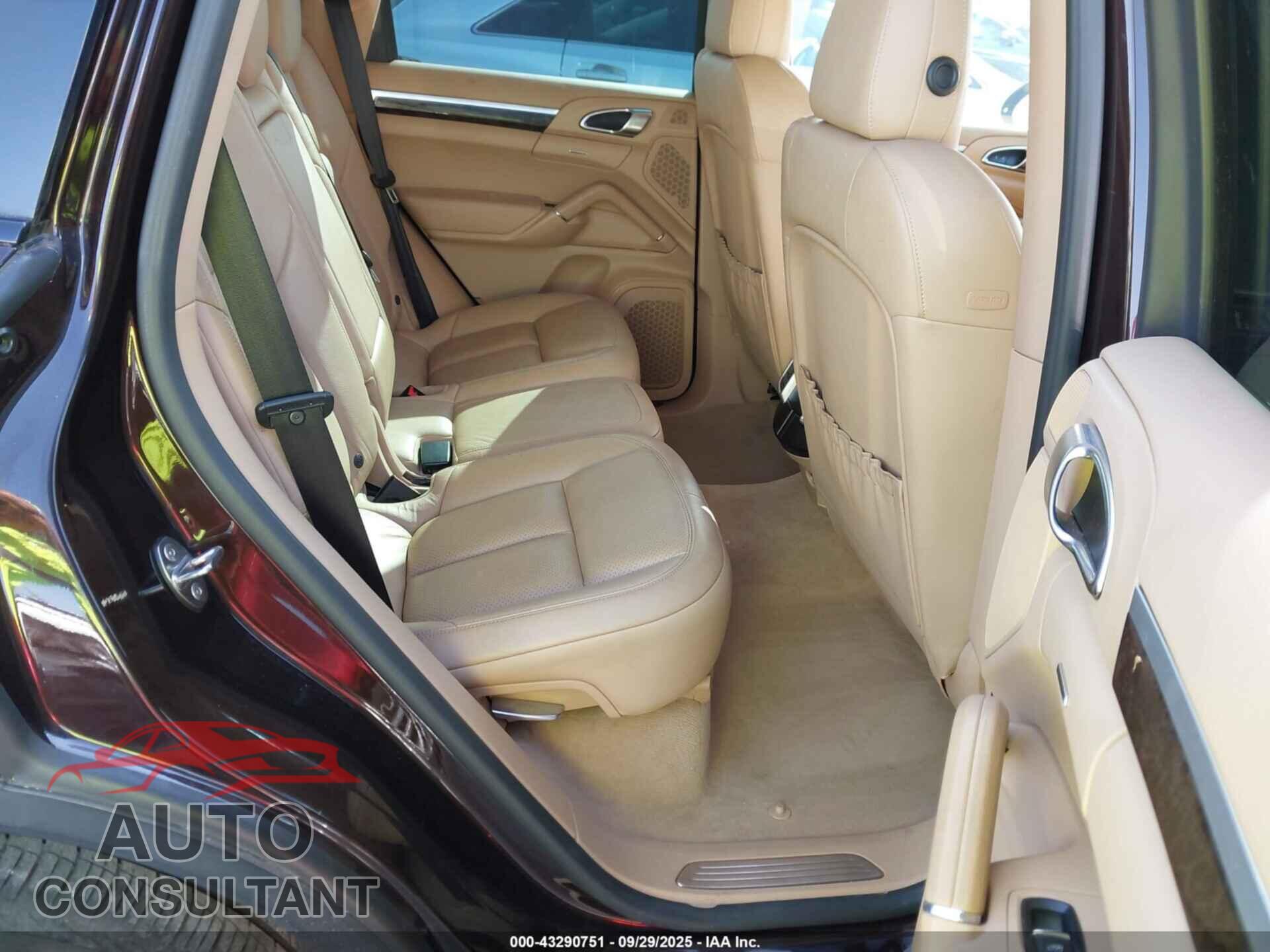PORSCHE CAYENNE 2016 - WP1AA2A2XGLA02472