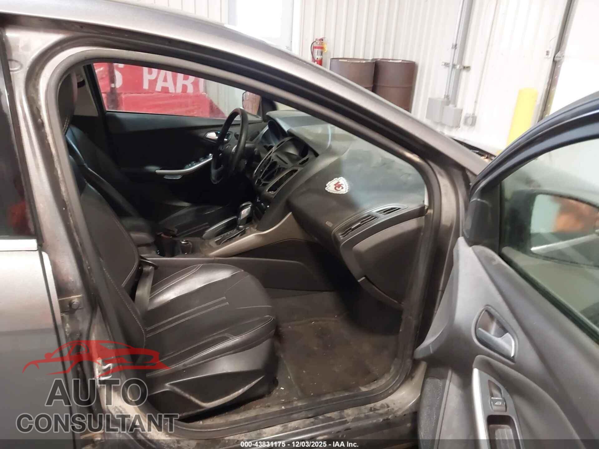 FORD FOCUS 2012 - 1FAHP3M28CL331168