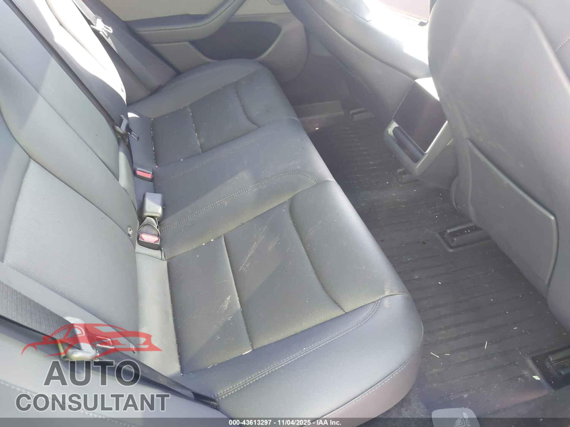 TESLA MODEL 3 2024 - 5YJ3E1EA7RF762374