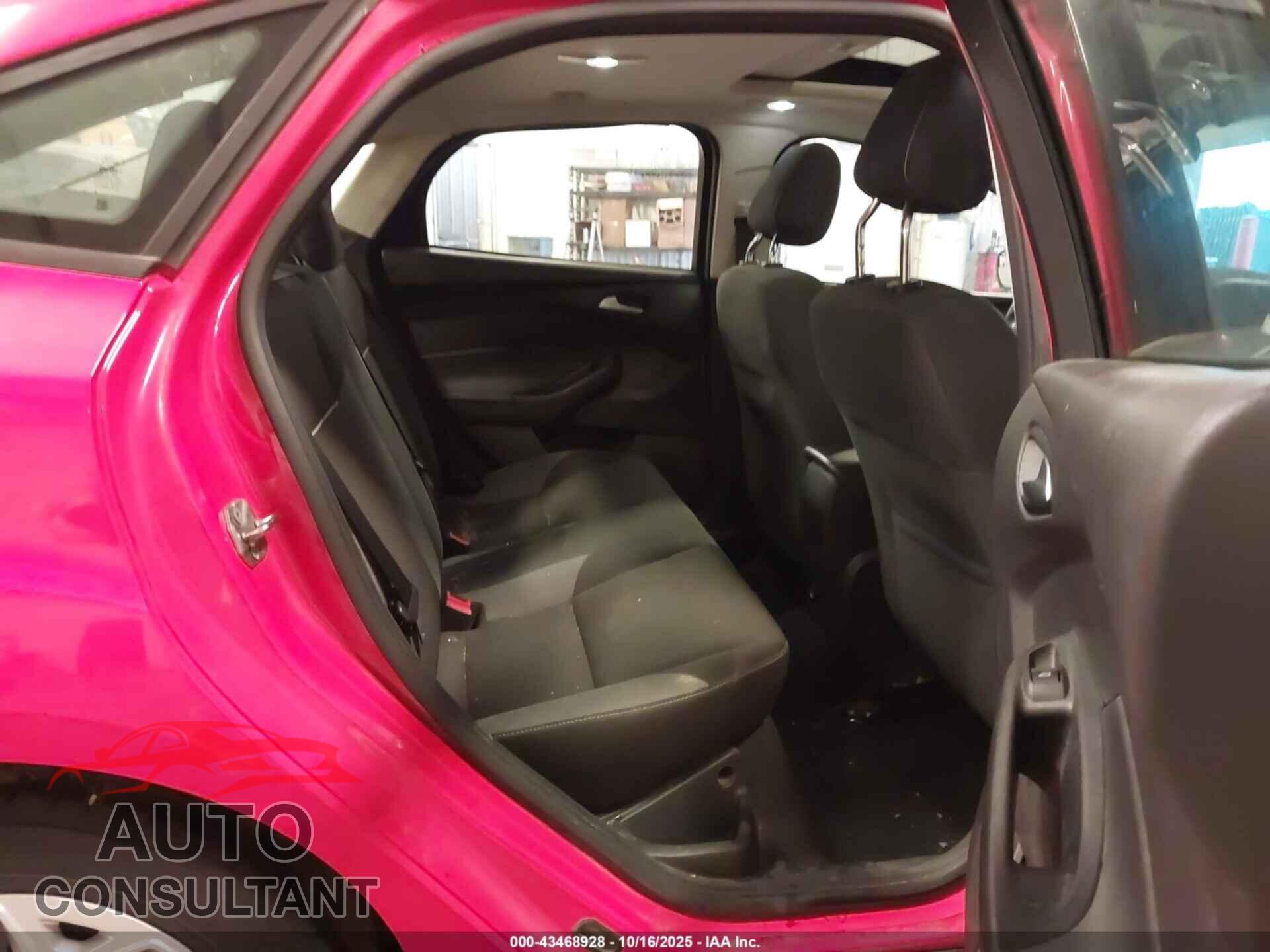FORD FOCUS 2012 - 1FAHP3F21CL378975