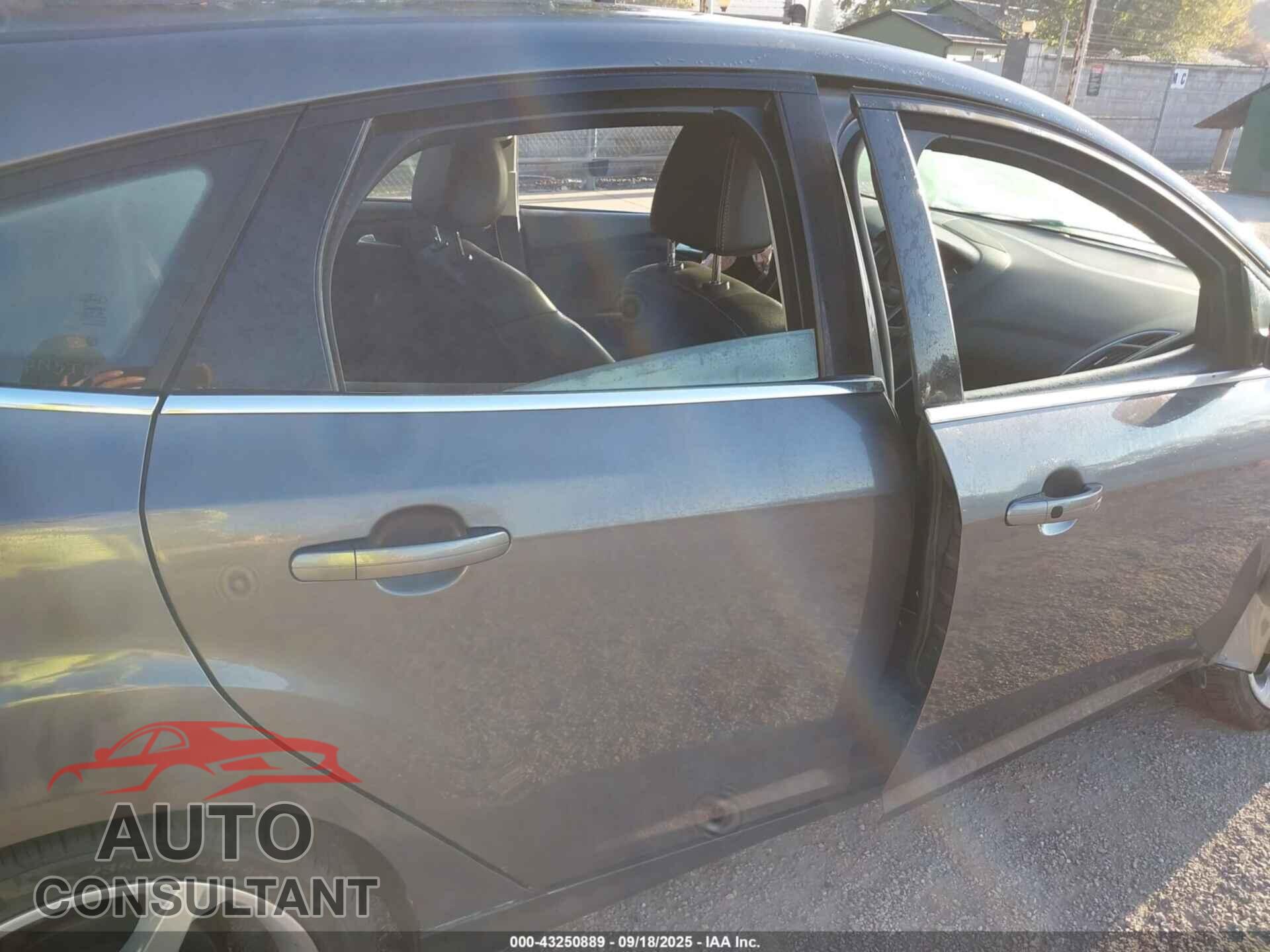 FORD FOCUS 2013 - 1FADP3N25DL182426