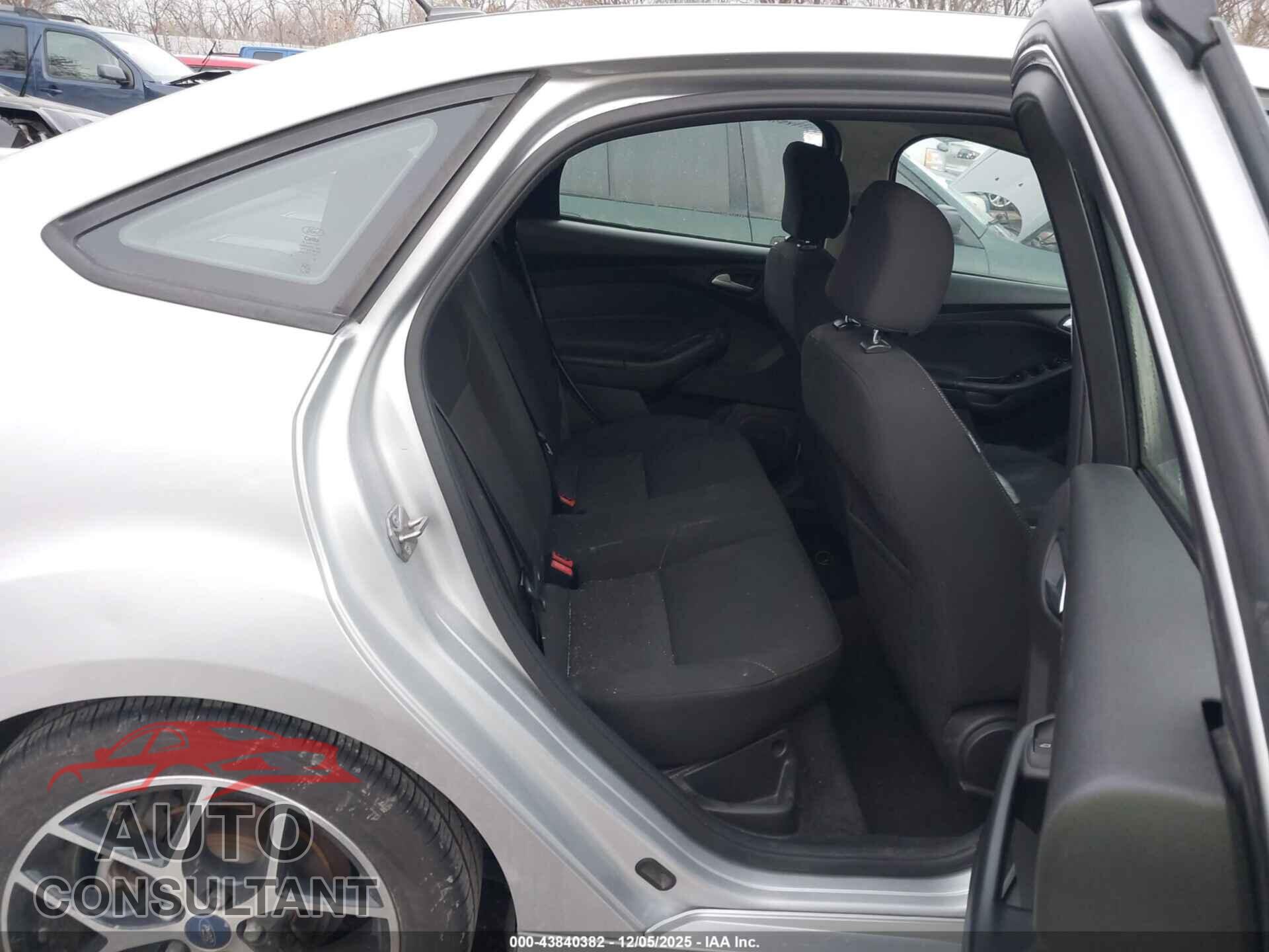 FORD FOCUS 2015 - 1FADP3F23FL313838