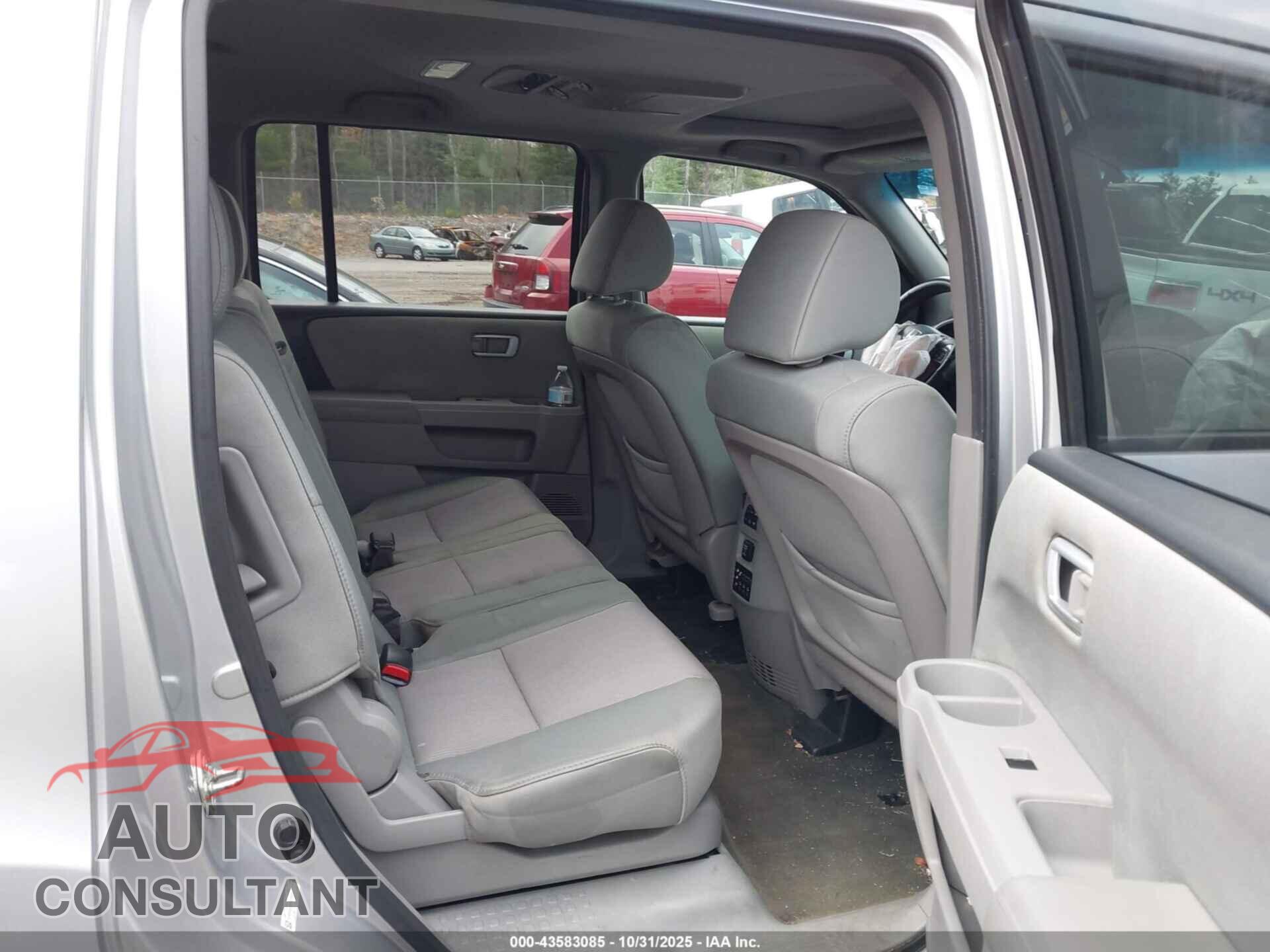 HONDA PILOT 2015 - 5FNYF4H39FB013086