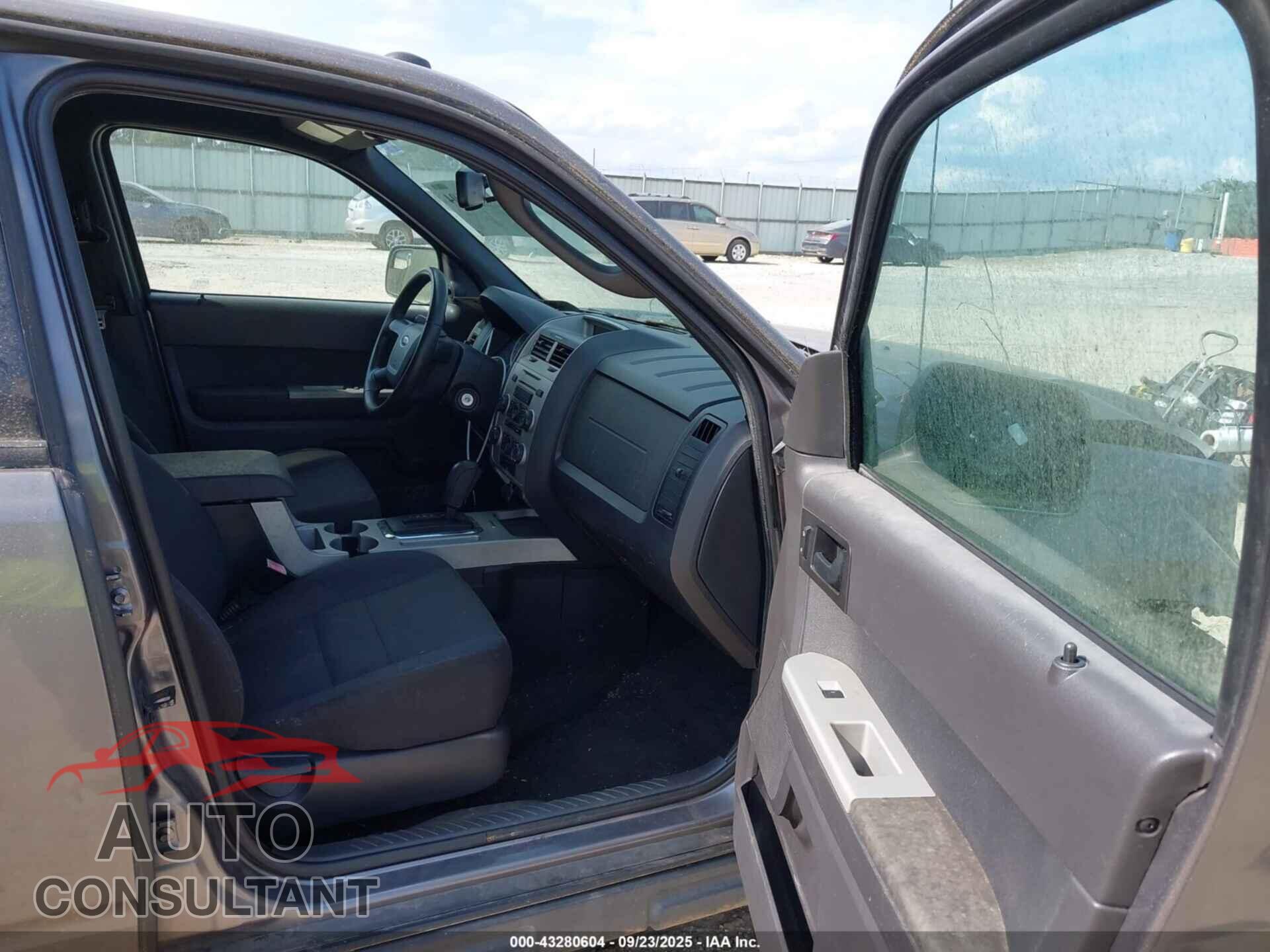 FORD ESCAPE 2011 - 1FMCU9DG2BKB47100