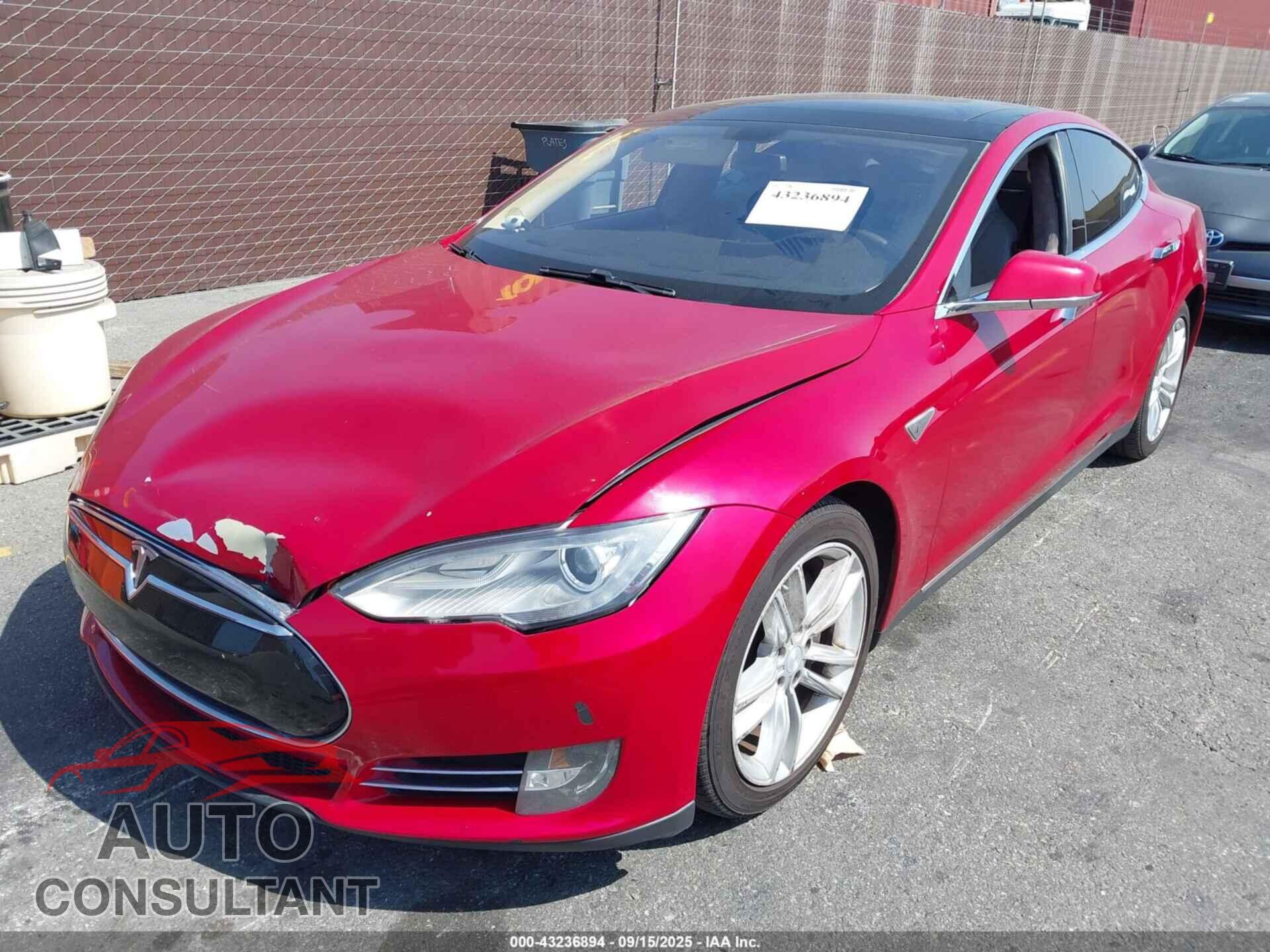 TESLA MODEL S 2013 - 5YJSA1CG1DFP21908