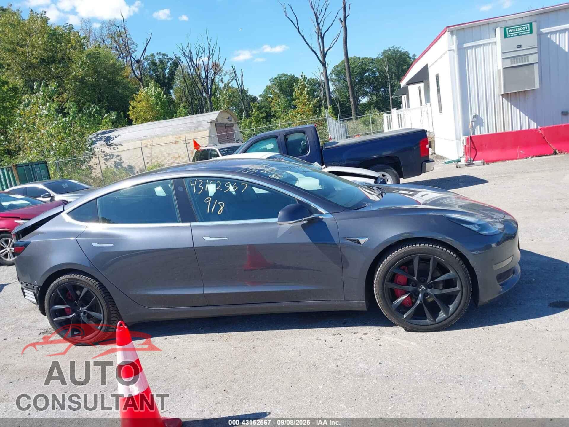 TESLA MODEL 3 2018 - 5YJ3E1EB3JF129013