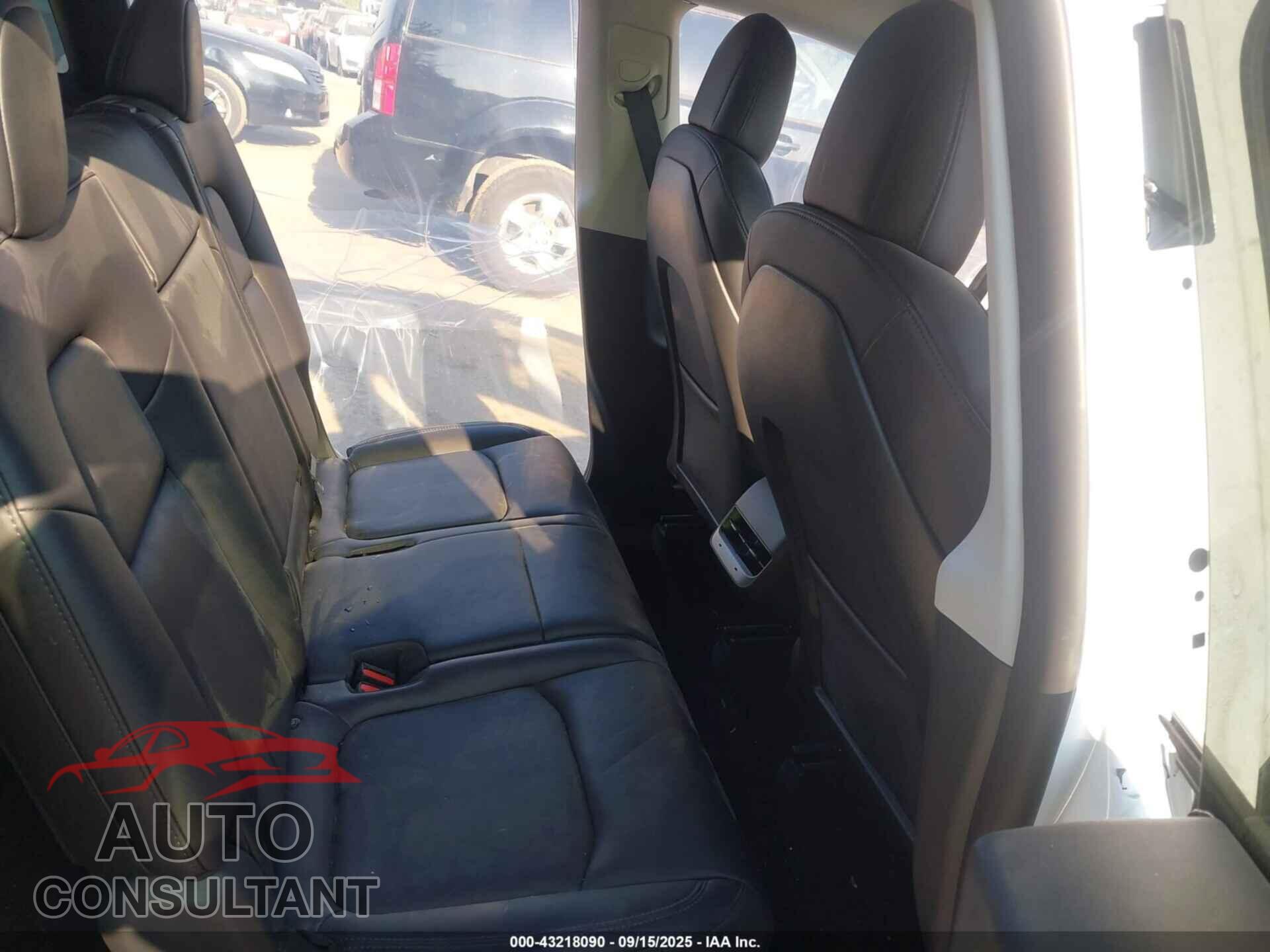 TESLA MODEL Y 2023 - 7SAYGAEEXPF589727