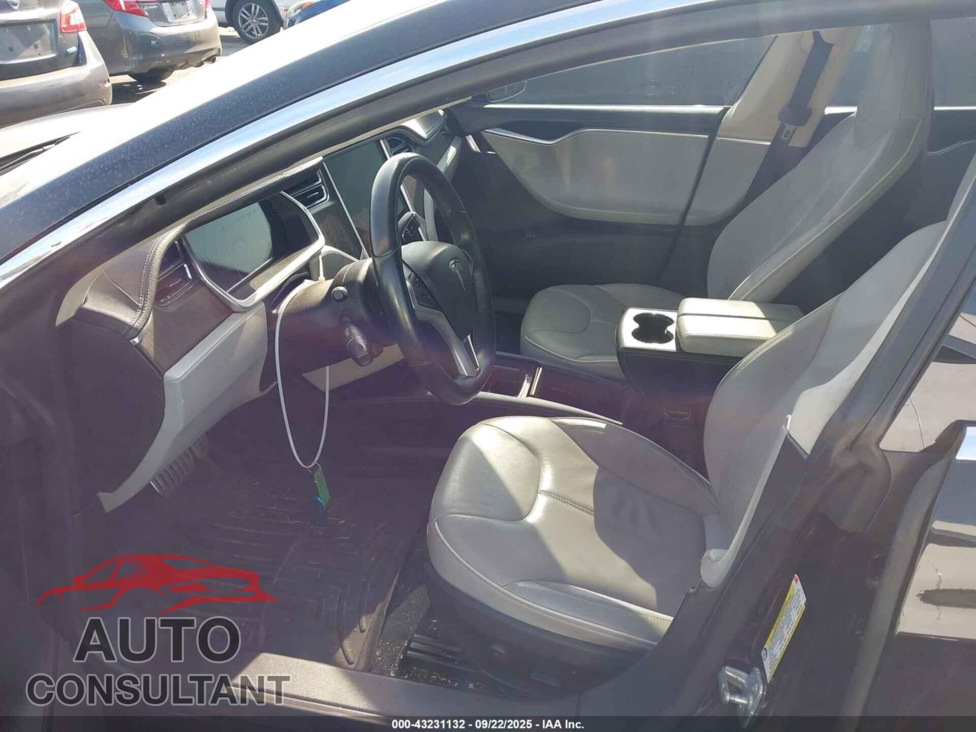 TESLA MODEL S 2013 - 5YJSA1DP5DFP05578