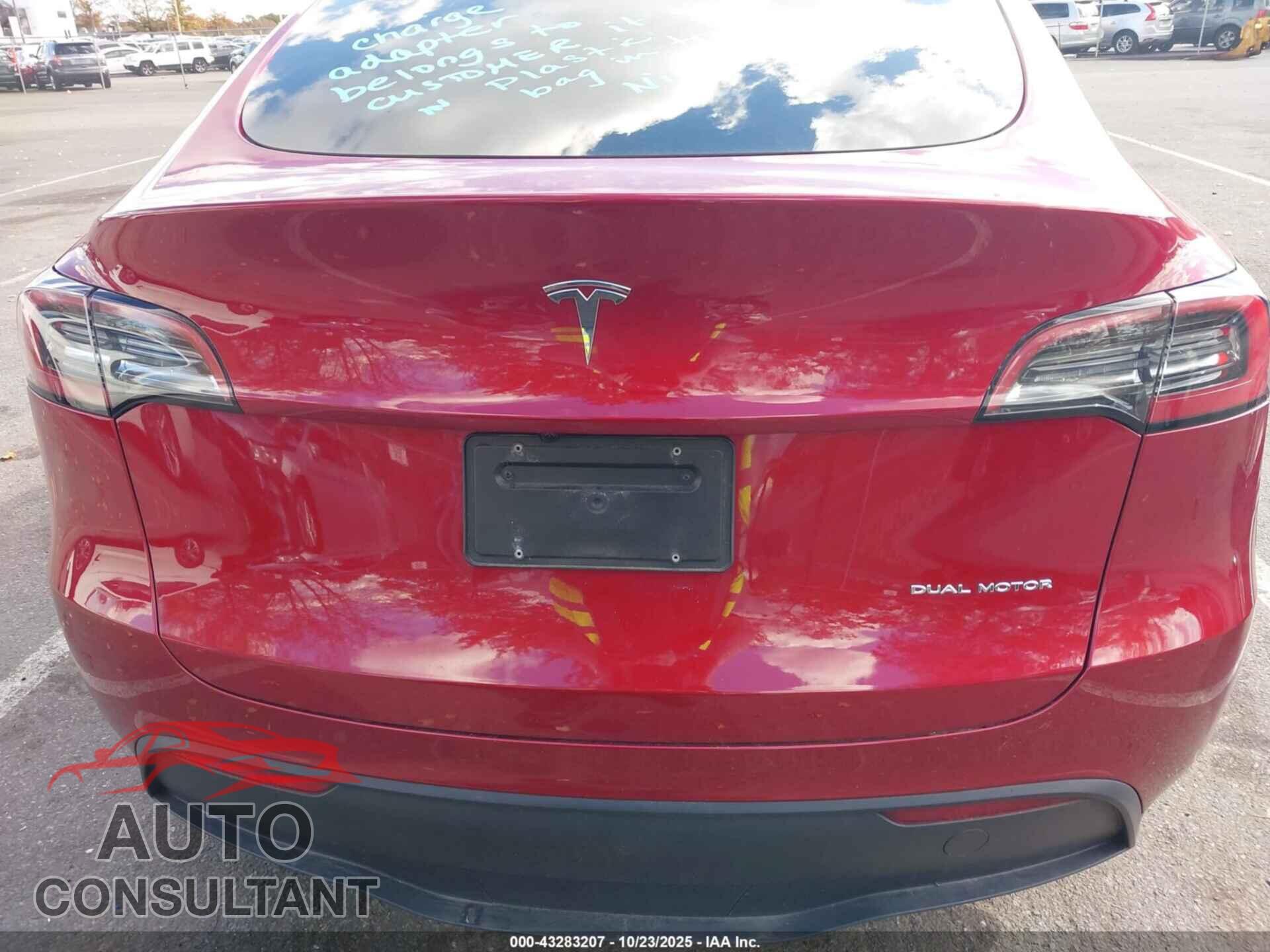 TESLA MODEL Y 2025 - 7SAYGAEE2SF254390