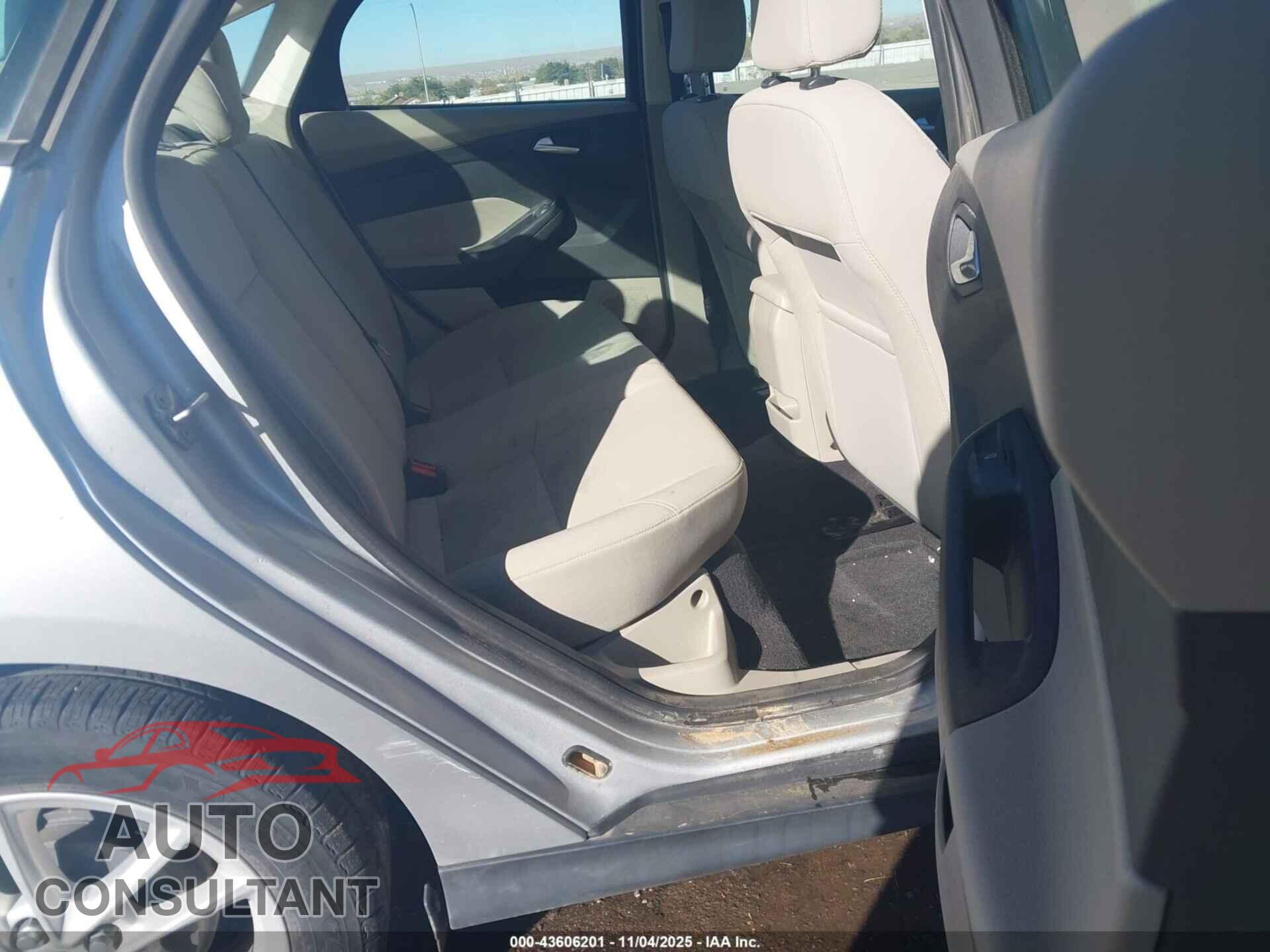 FORD FOCUS 2015 - 1FADP3F28FL341179