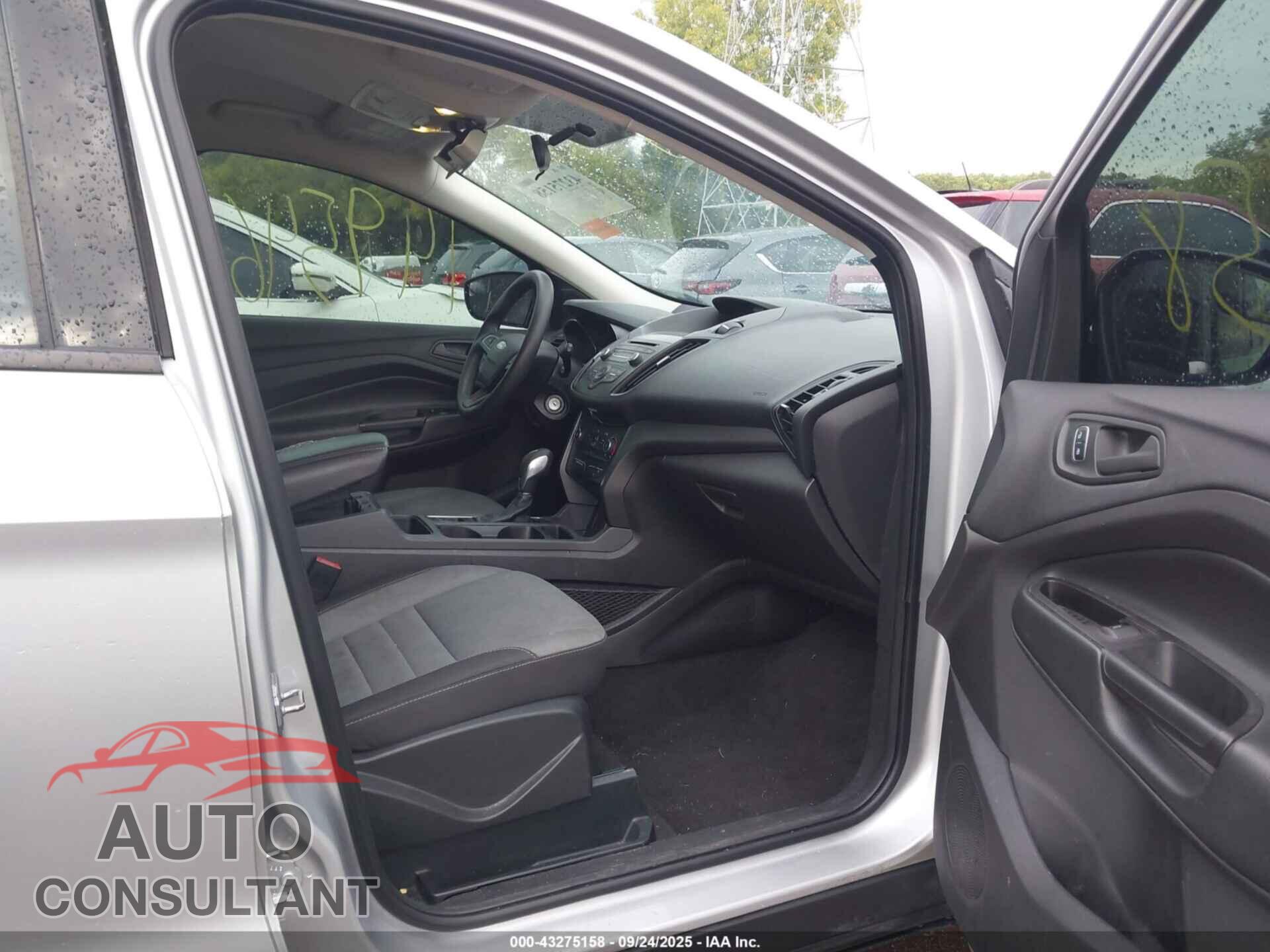 FORD ESCAPE 2017 - 1FMCU0F73HUD74169