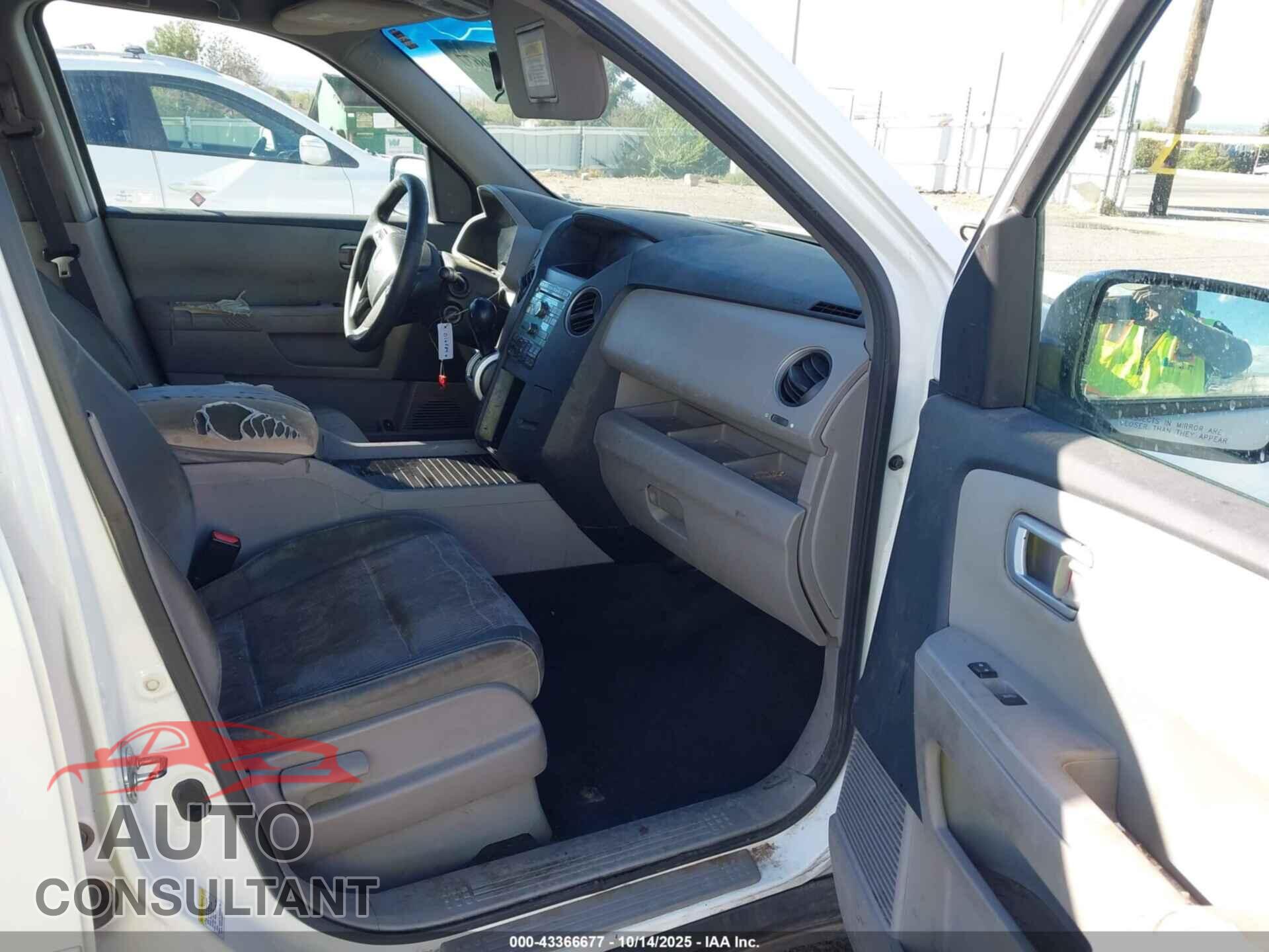 HONDA PILOT 2011 - 5FNYF3H40BB016584