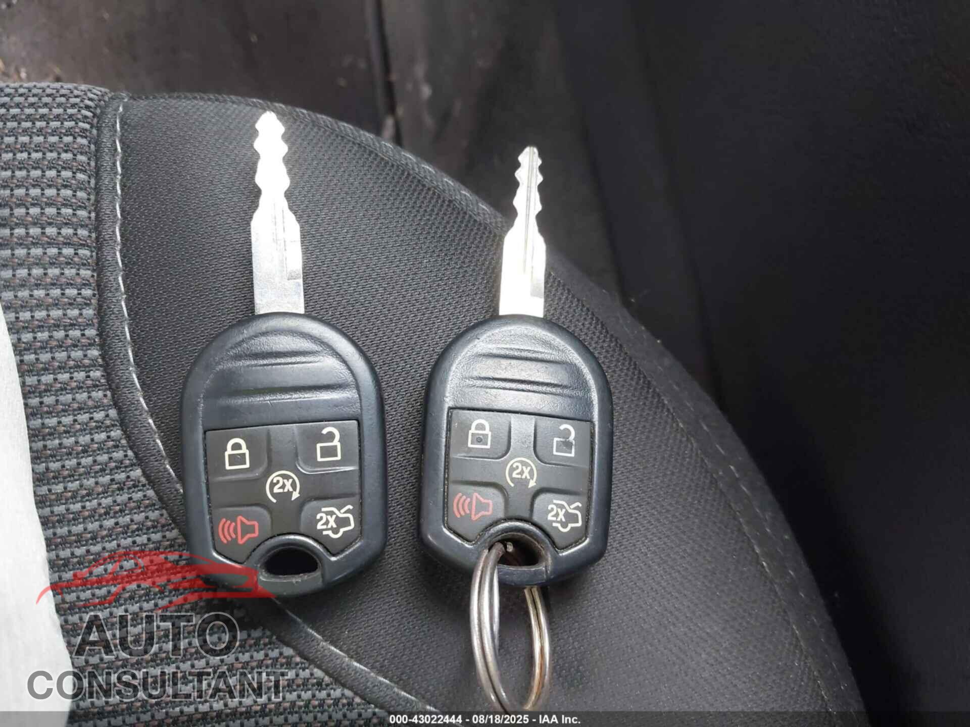 FORD TAURUS 2013 - 1FAHP2E88DG224838