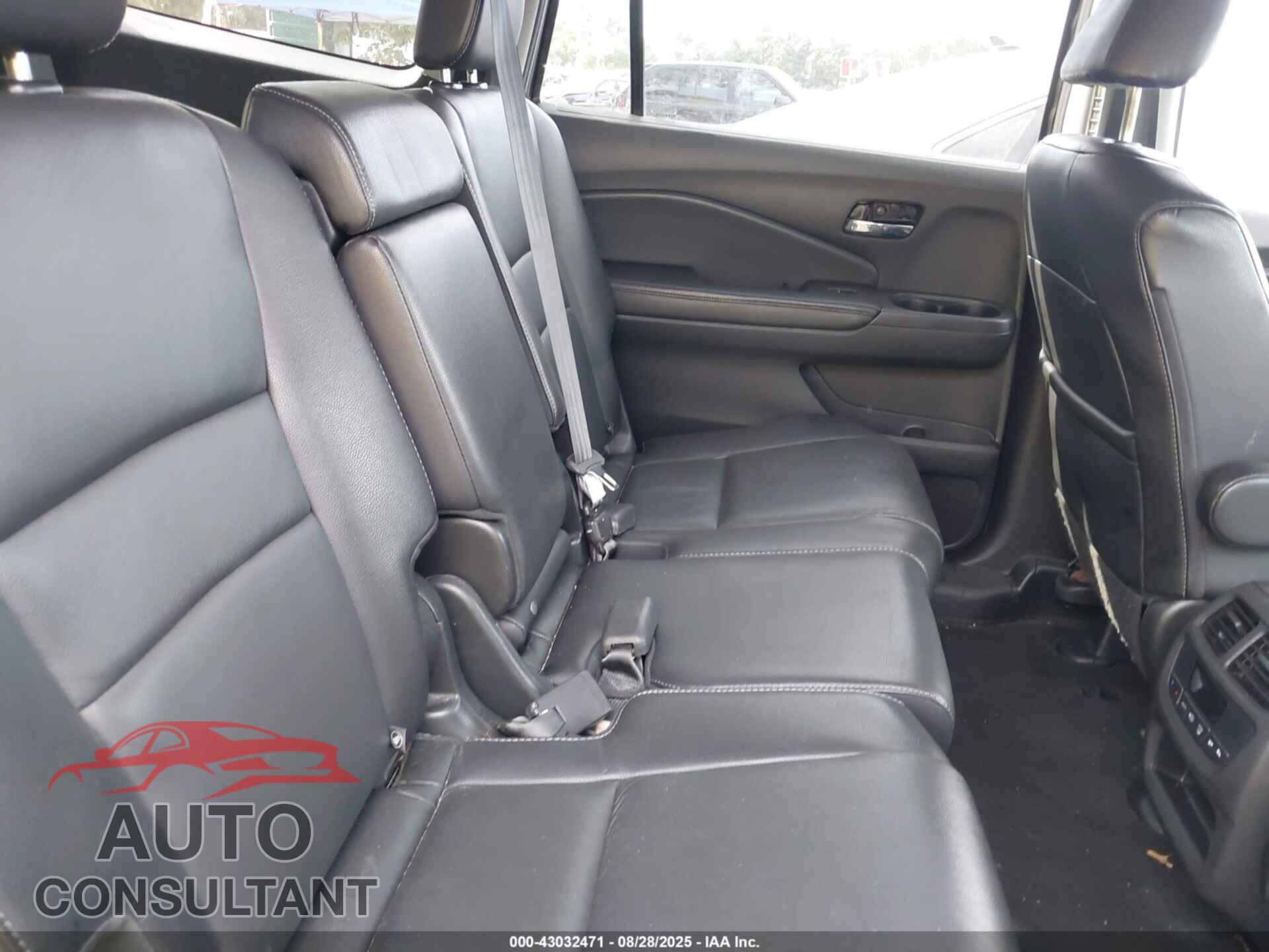 HONDA PILOT 2018 - 5FNYF6H54JB008285