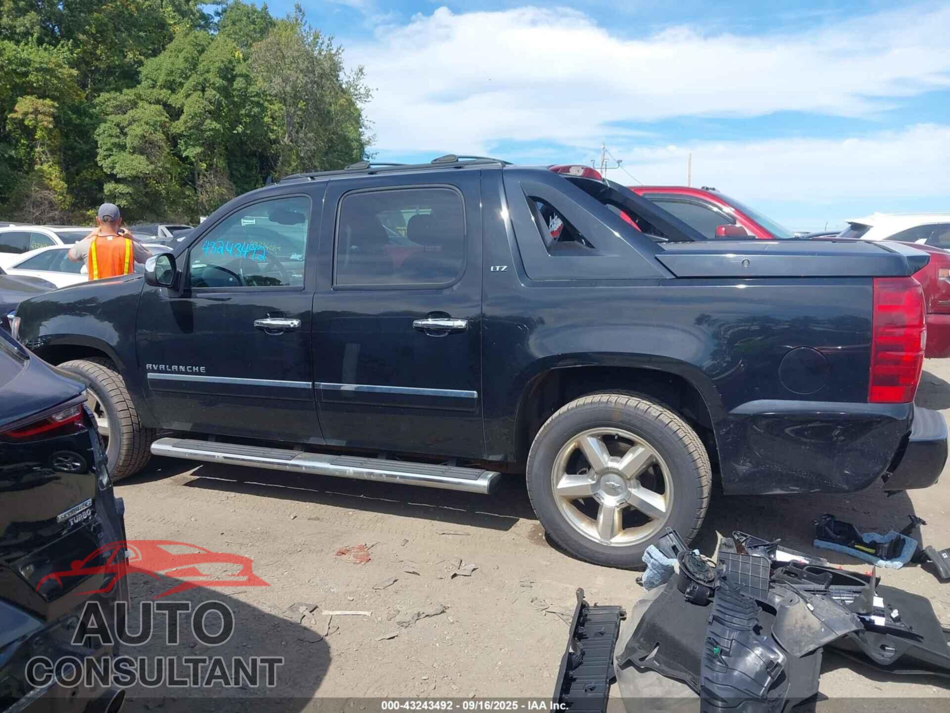 CHEVROLET AVALANCHE 1500 2012 - 3GNTKGE78CG262703