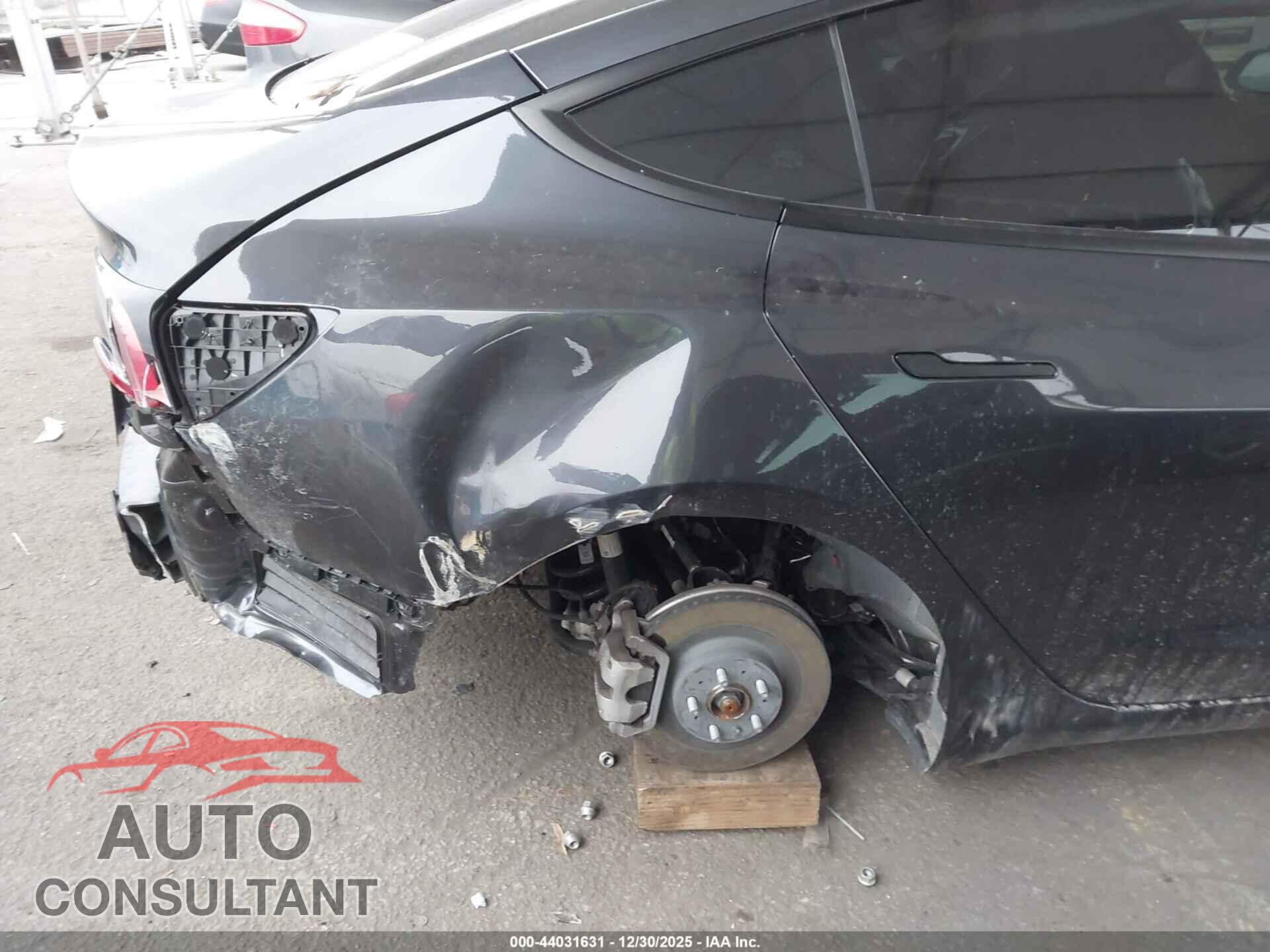 TESLA MODEL 3 2024 - 5YJ3E1EA5RF726005