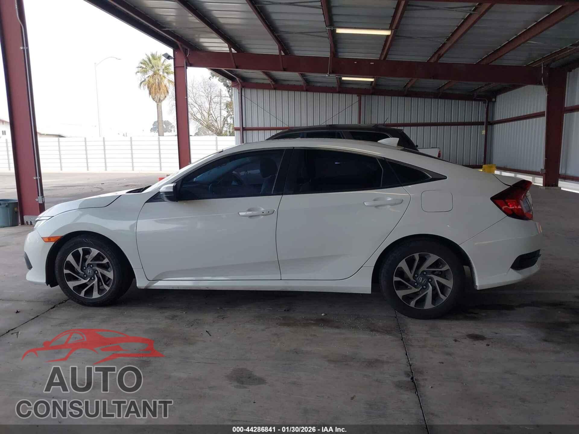 HONDA CIVIC 2018 - 2HGFC2F71JH520174