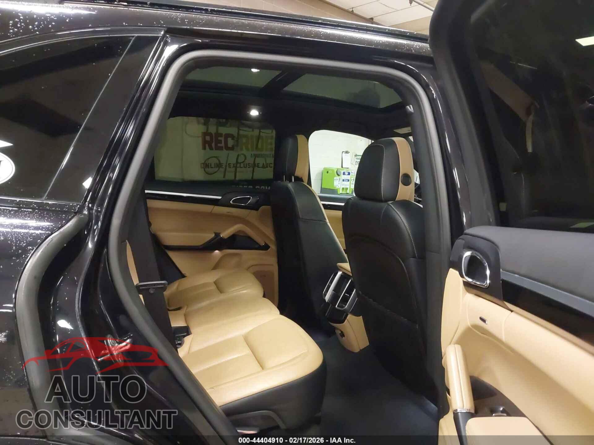 PORSCHE CAYENNE 2016 - WP1AA2A27GKA12317