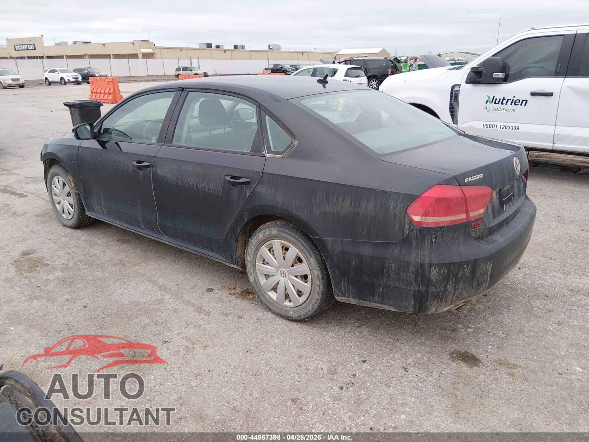 VOLKSWAGEN PASSAT 2013 - 1VWAH7A35DC033446