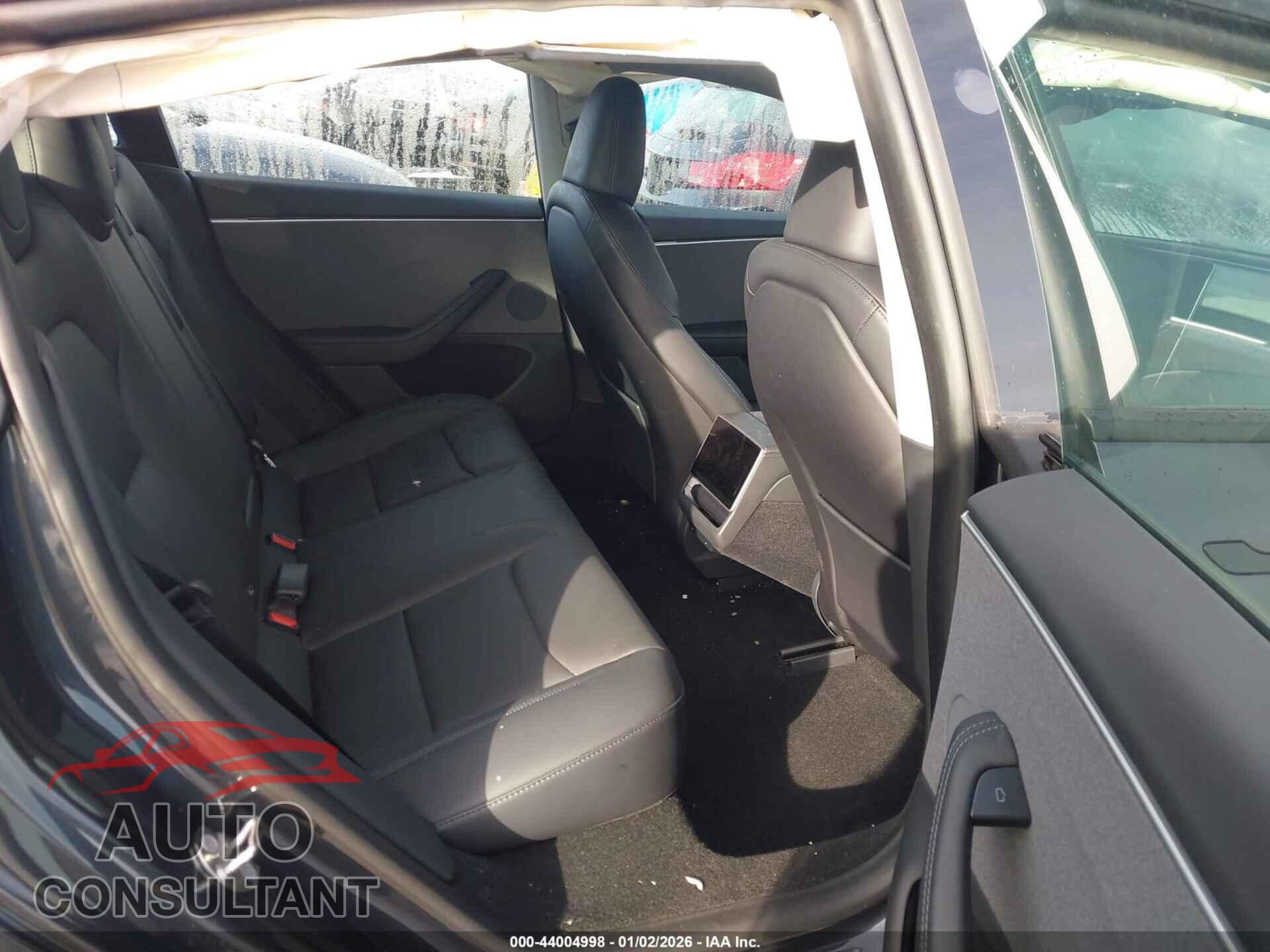 TESLA MODEL 3 2024 - 5YJ3E1EA5RF742933