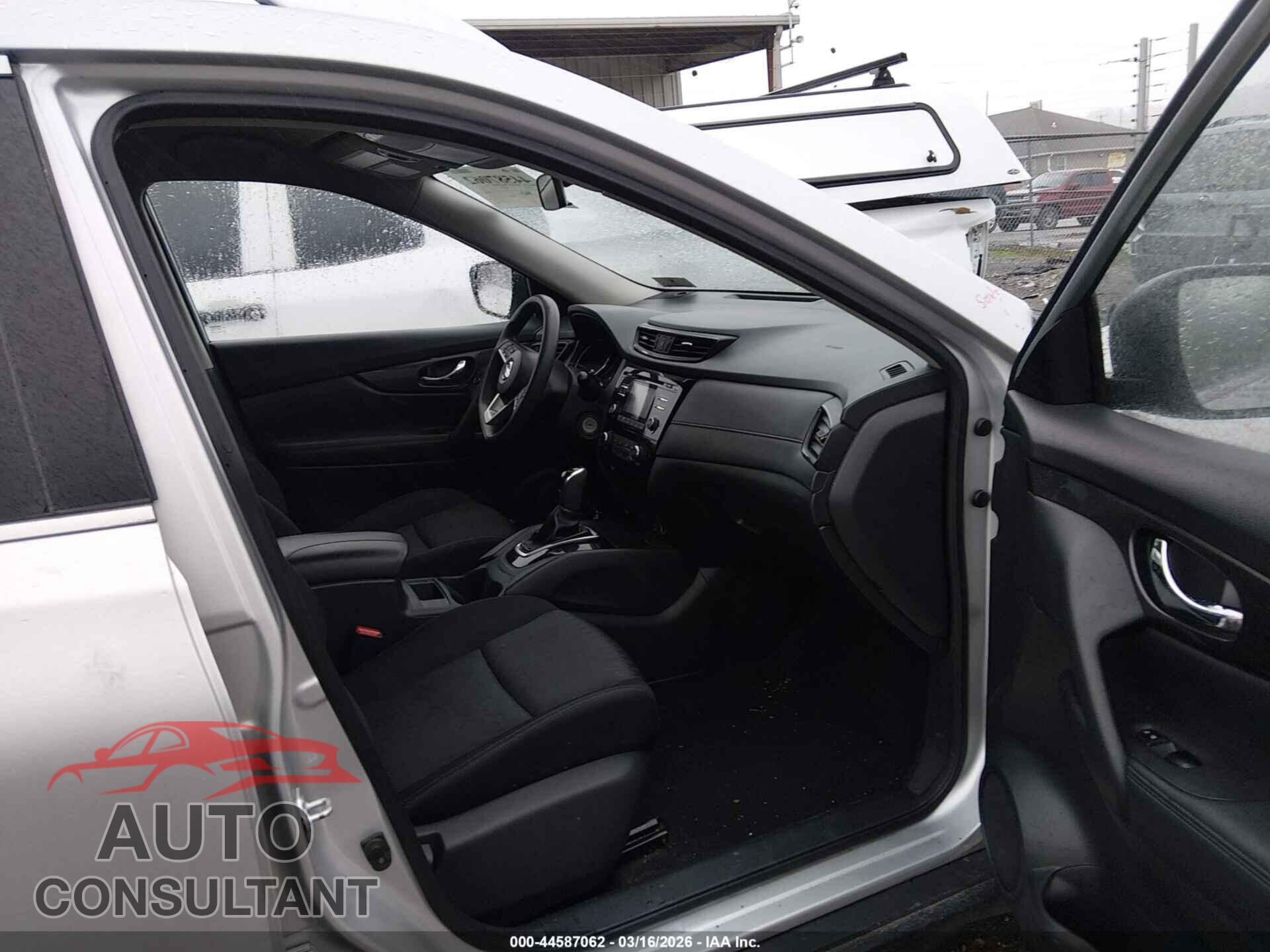 NISSAN ROGUE 2017 - KNMAT2MVXHP545672