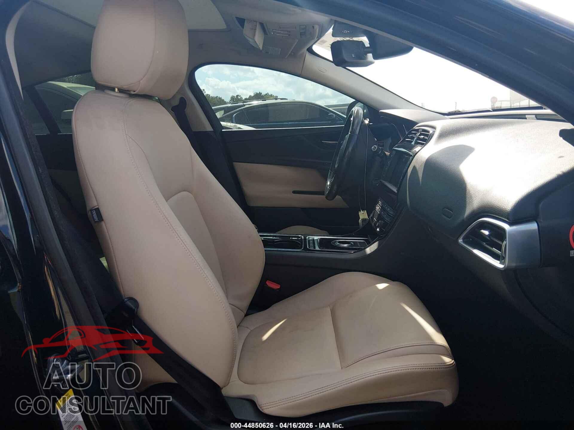 JAGUAR XE 2017 - SAJAR4BG8HA975977